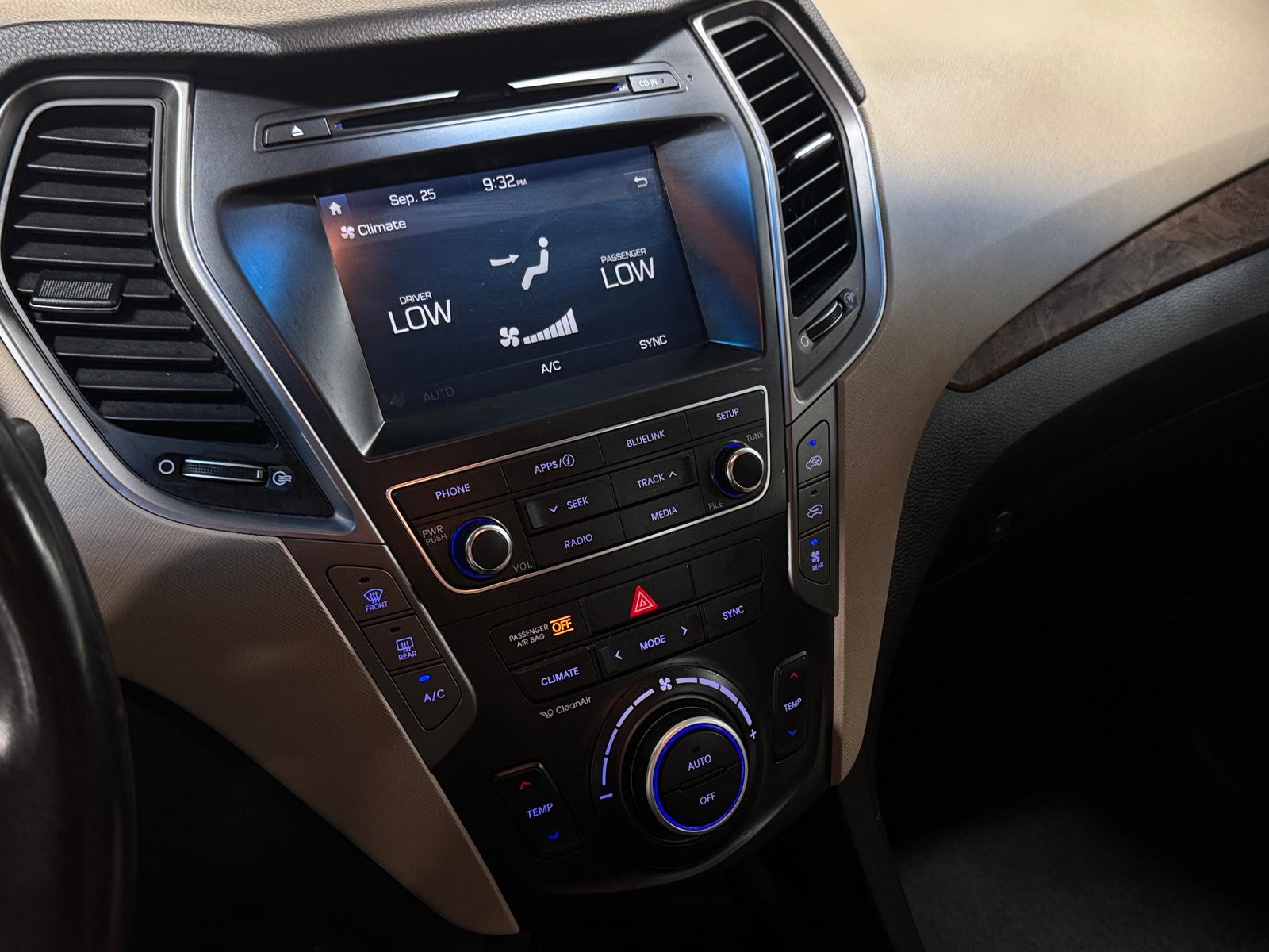 Thumbnail: 2017 Hyundai Santa Fe - 4