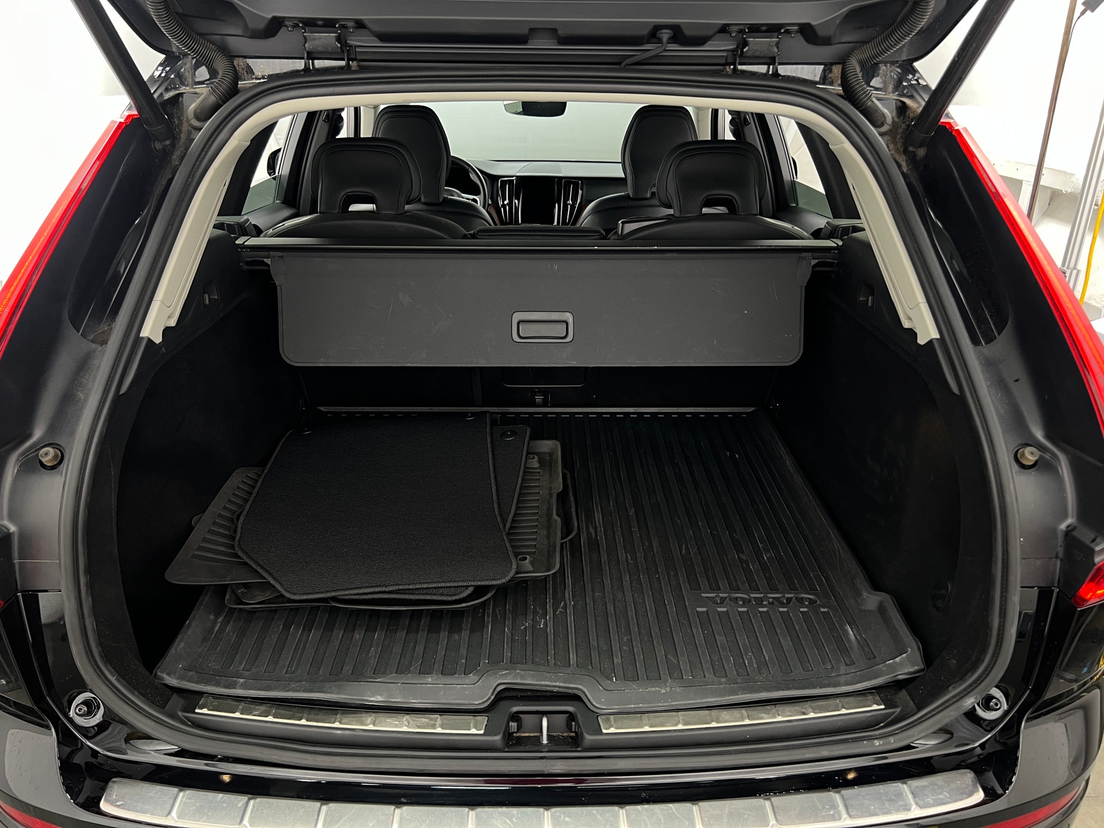 Thumbnail: 2023 Volvo XC60 - 6