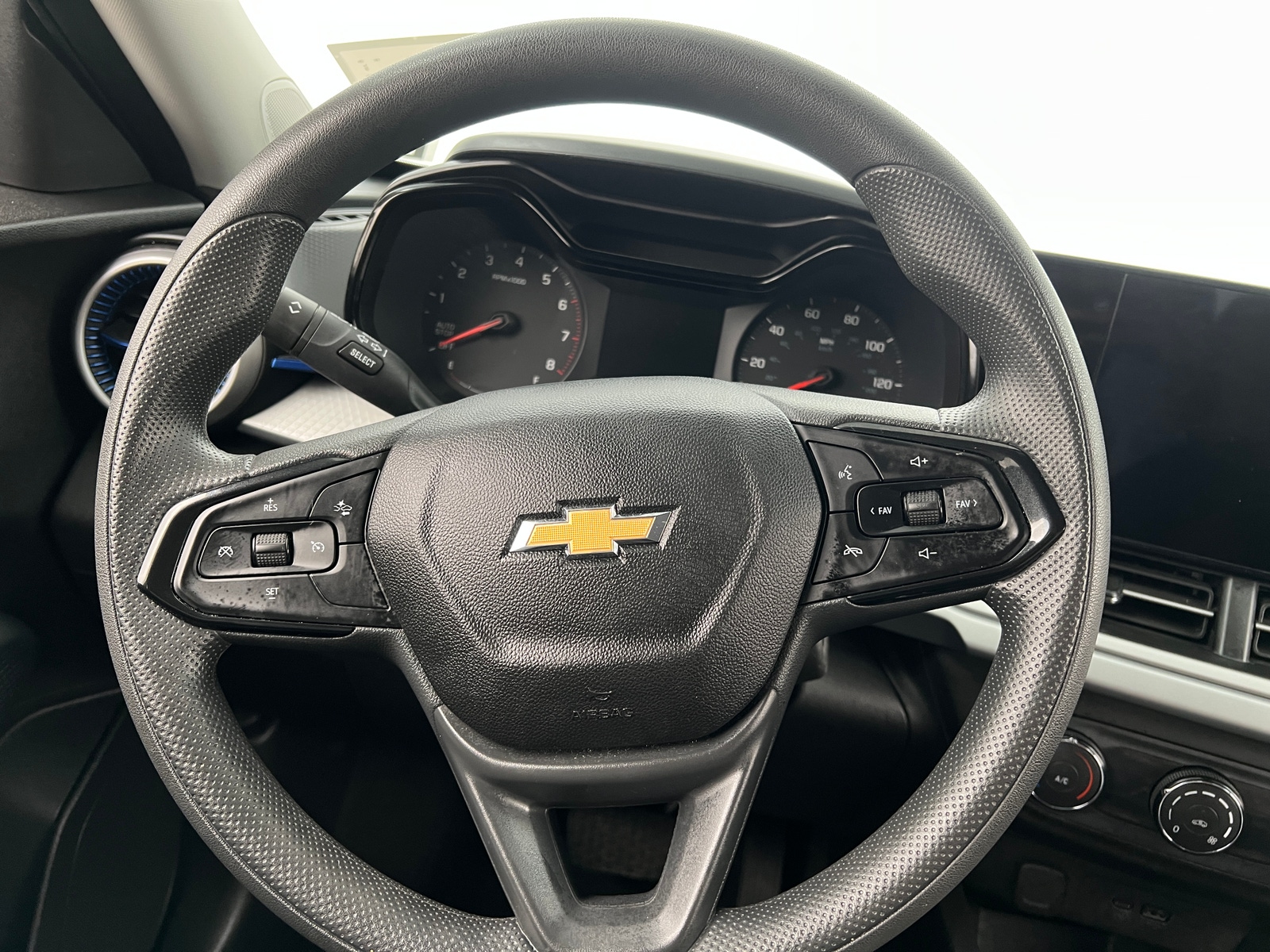 Thumbnail: 2025 Chevrolet Trax - 5