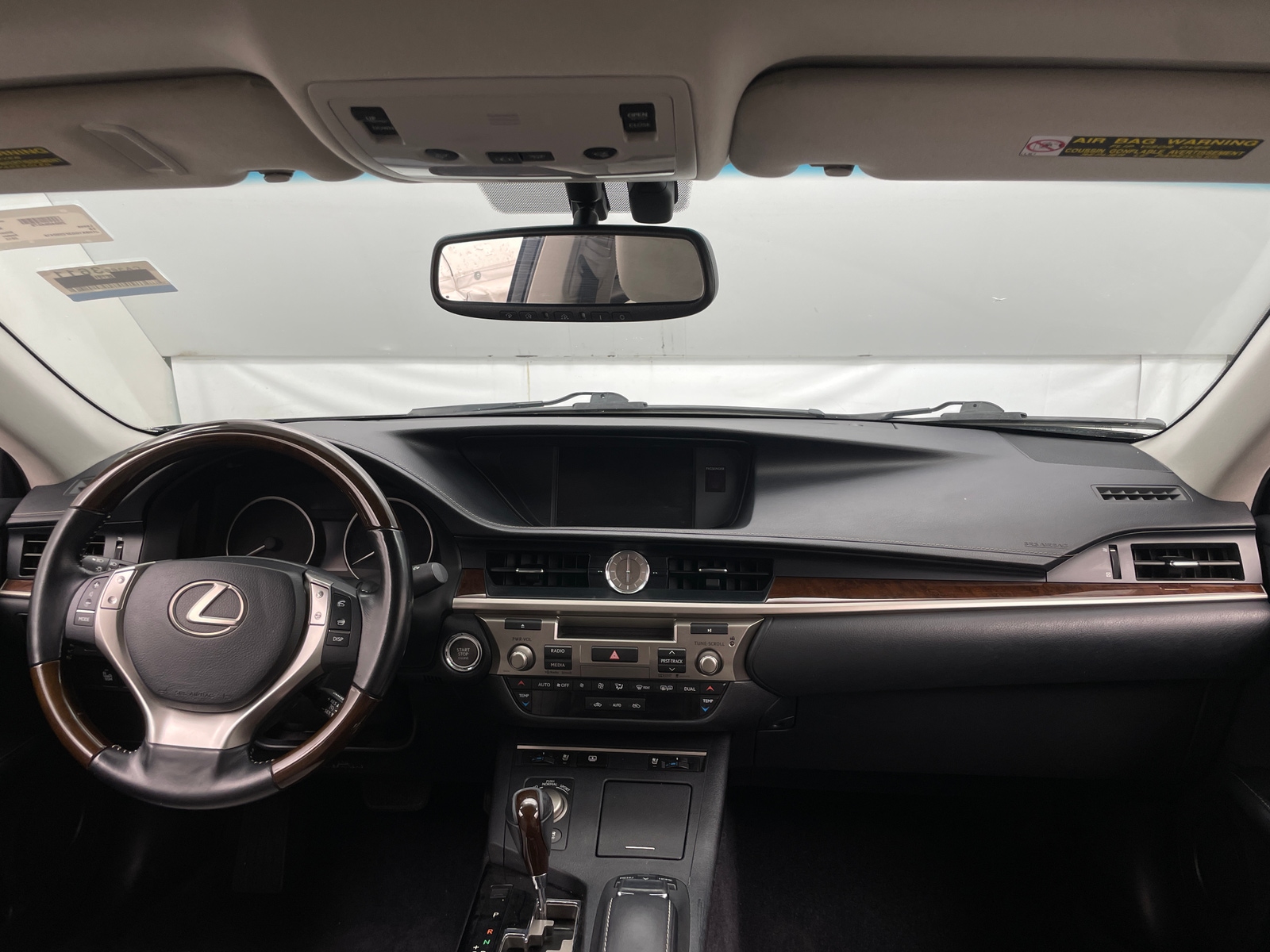 Thumbnail: 2015 Lexus ES - 2