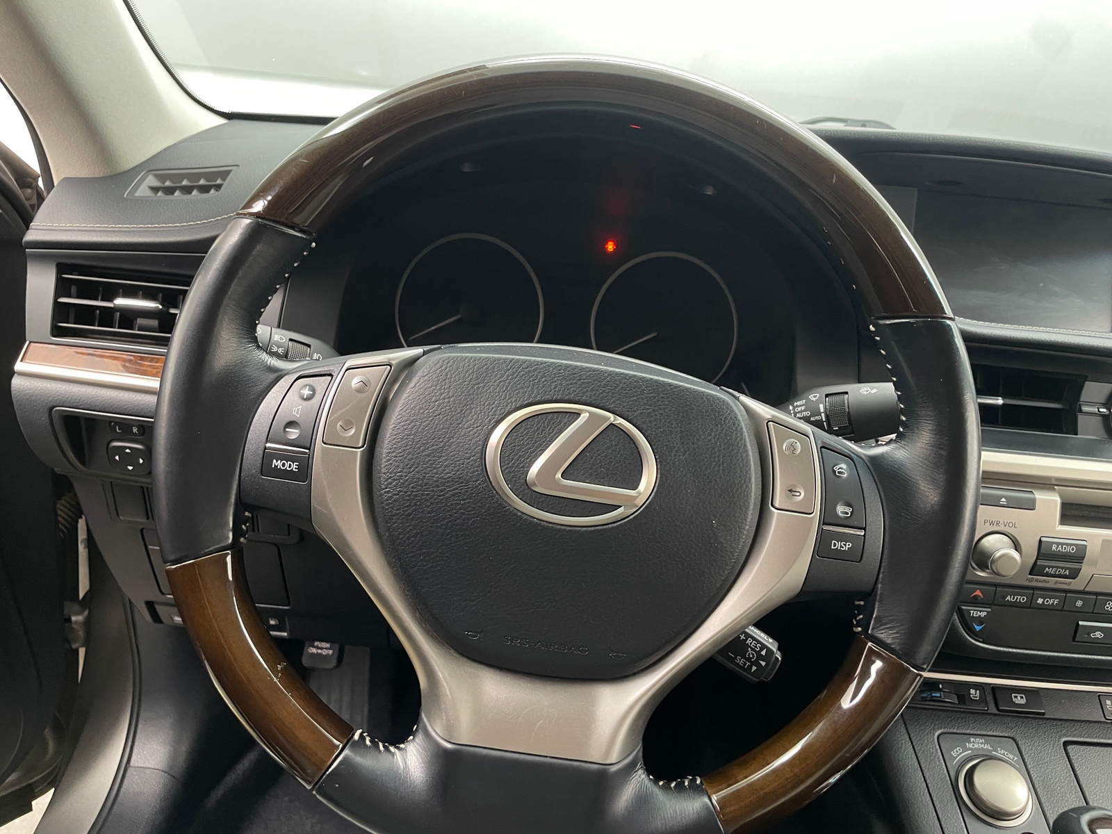 Thumbnail: 2015 Lexus ES - 4
