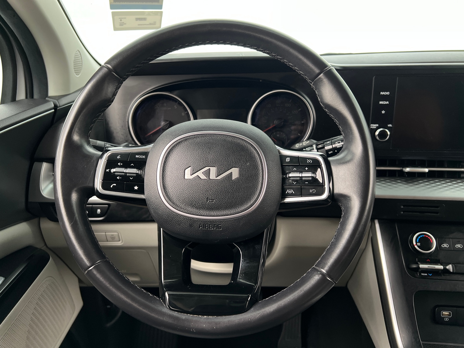 Thumbnail: 2023 Kia Carnival - 4