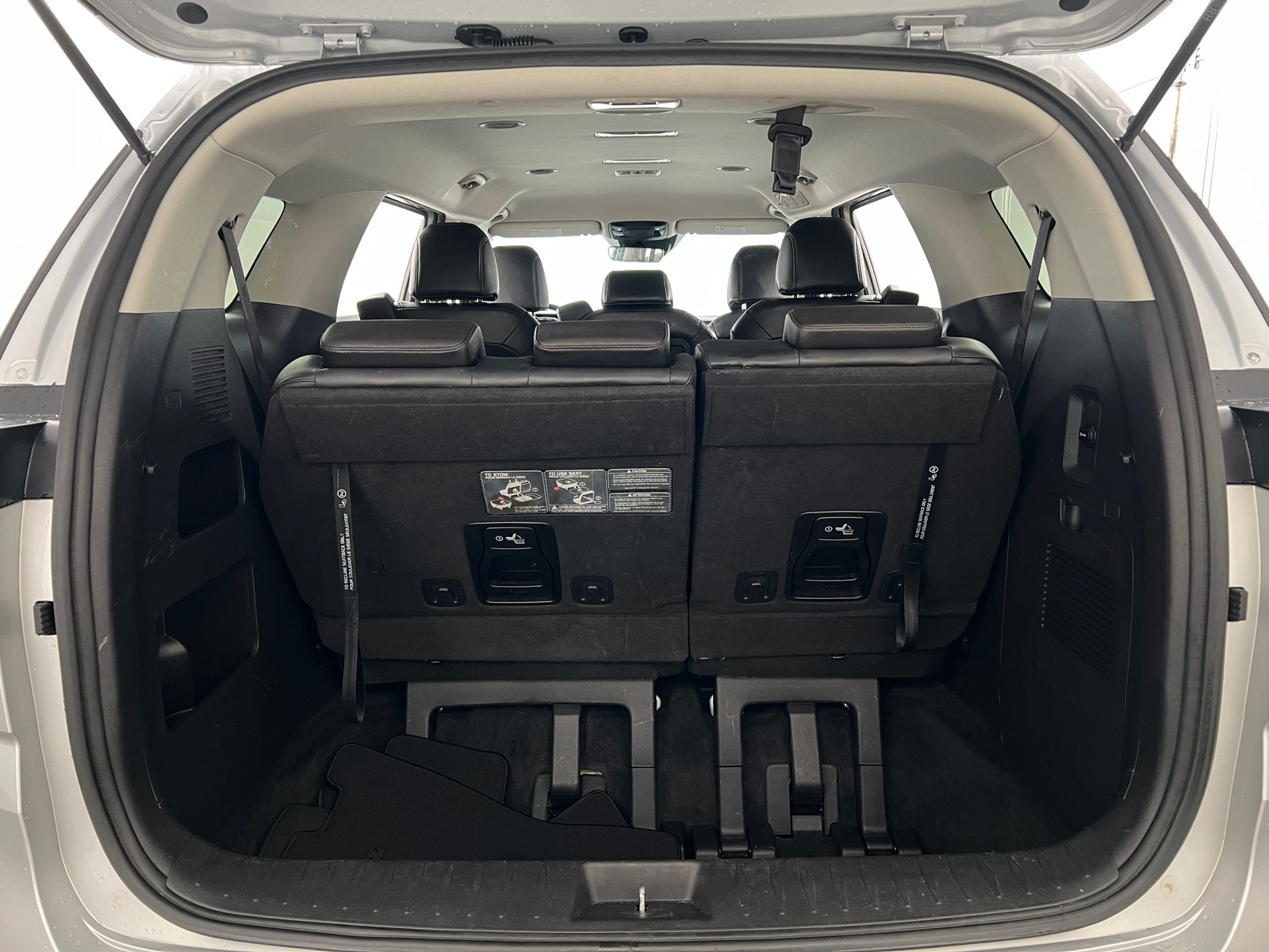 Thumbnail: 2023 Kia Carnival - 6
