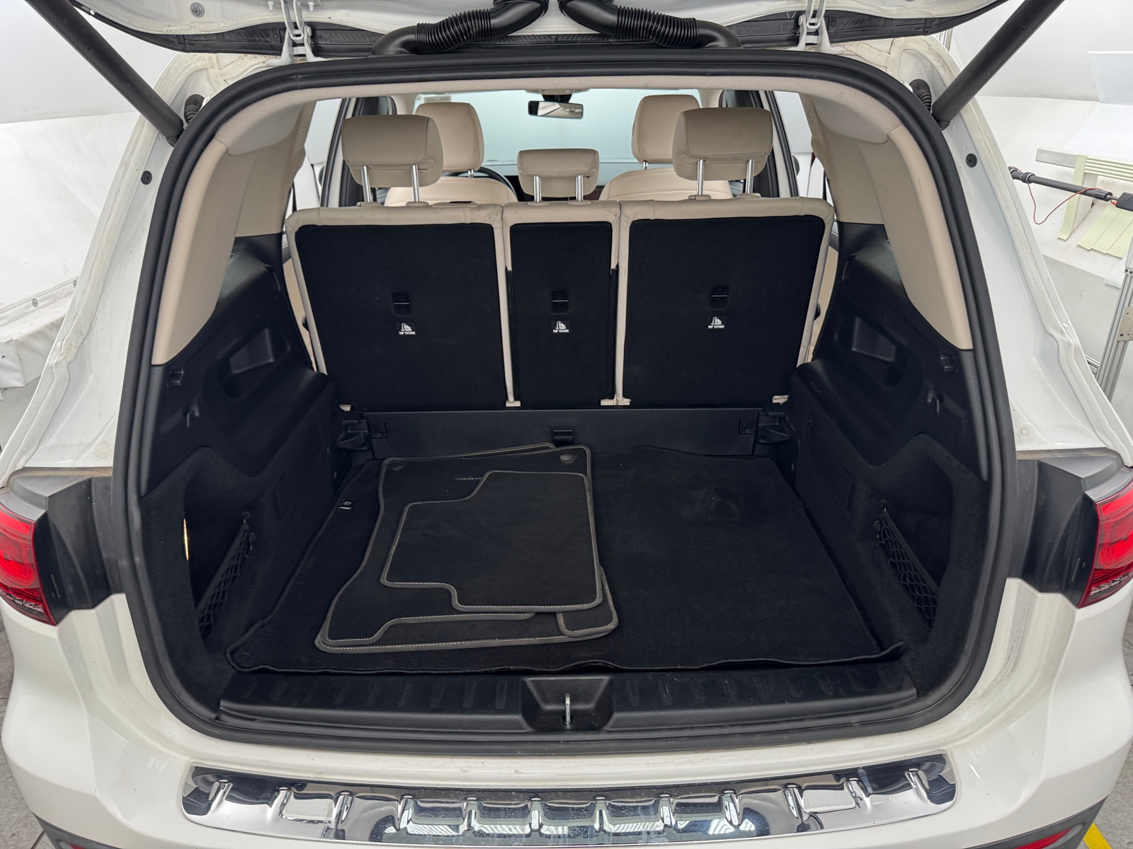 Thumbnail: 2020 Mercedes-Benz GLB - 6