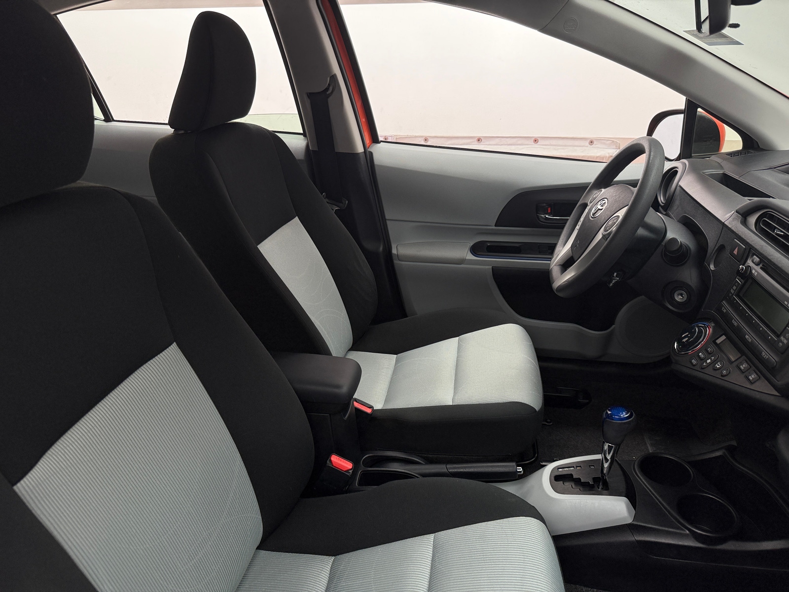 Thumbnail: 2013 Toyota Prius c - 2