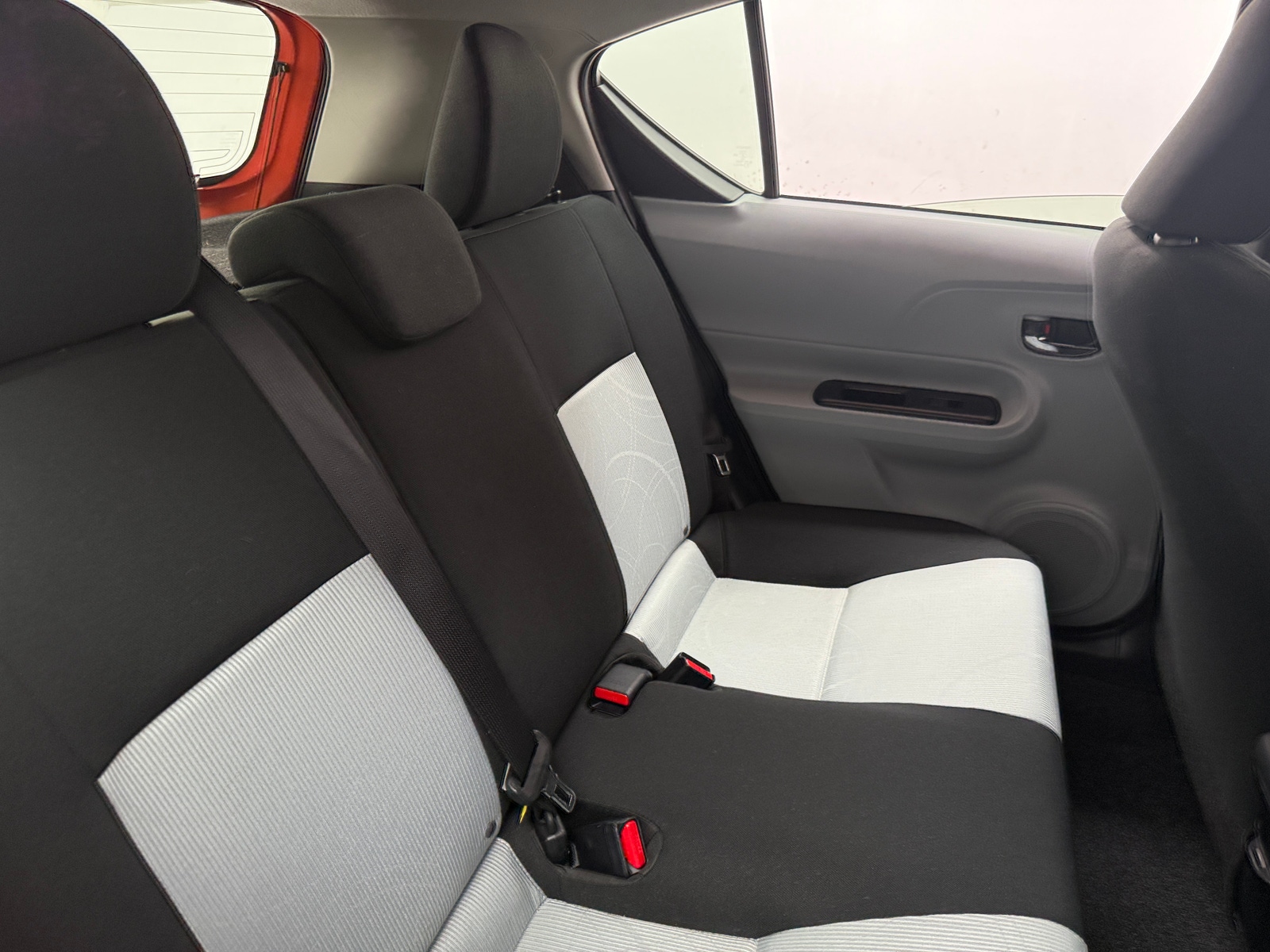 Thumbnail: 2013 Toyota Prius c - 6