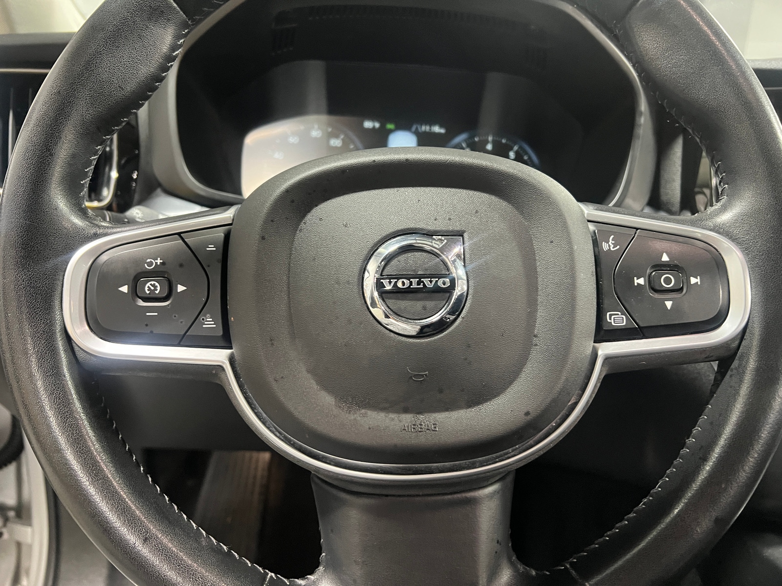 Thumbnail: 2020 Volvo XC60 - 4