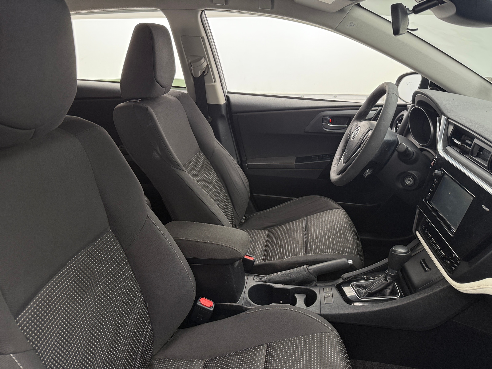 Thumbnail: 2017 Toyota Corolla iM - 2