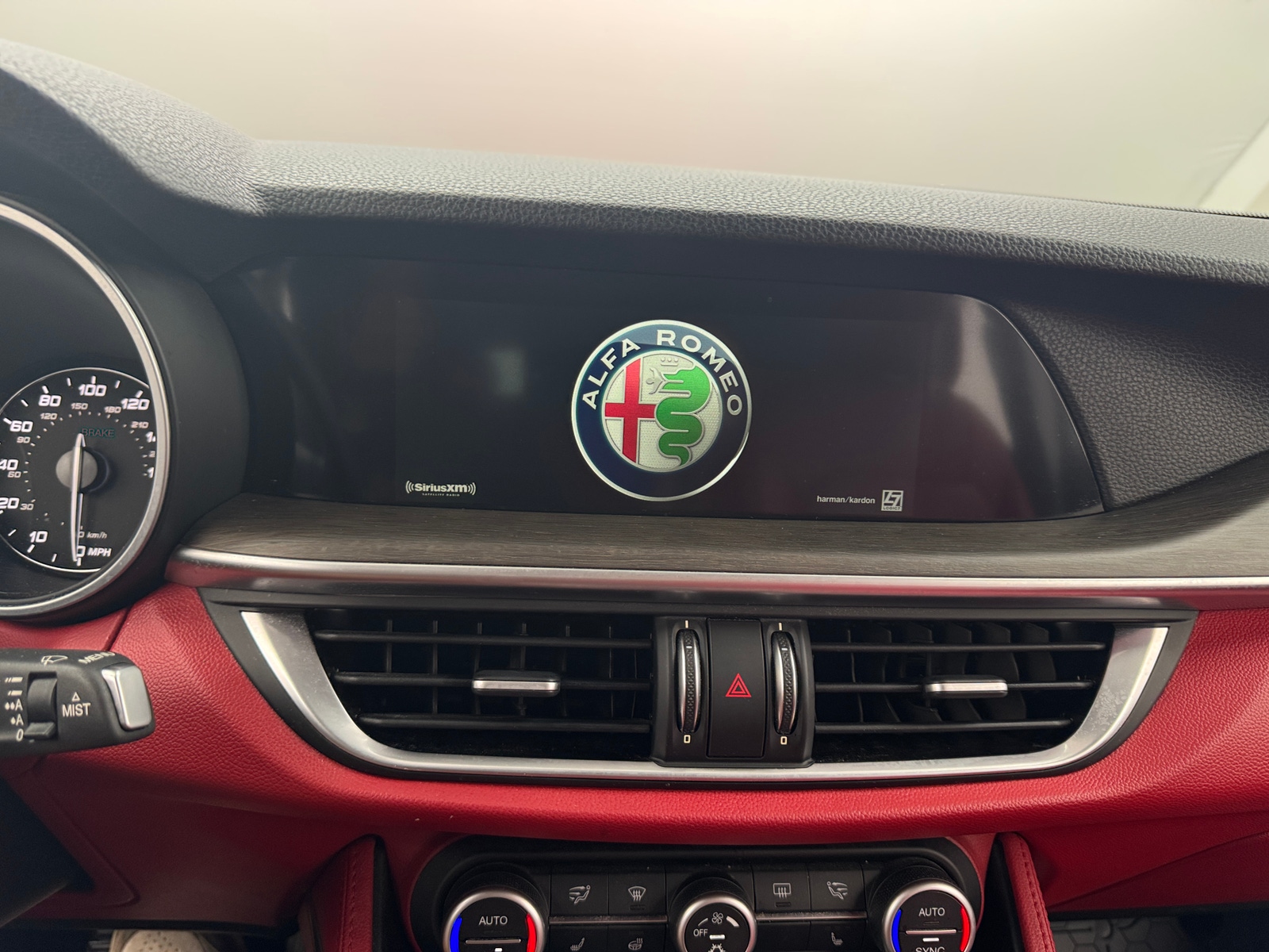 Thumbnail: 2018 Alfa Romeo Stelvio - 3