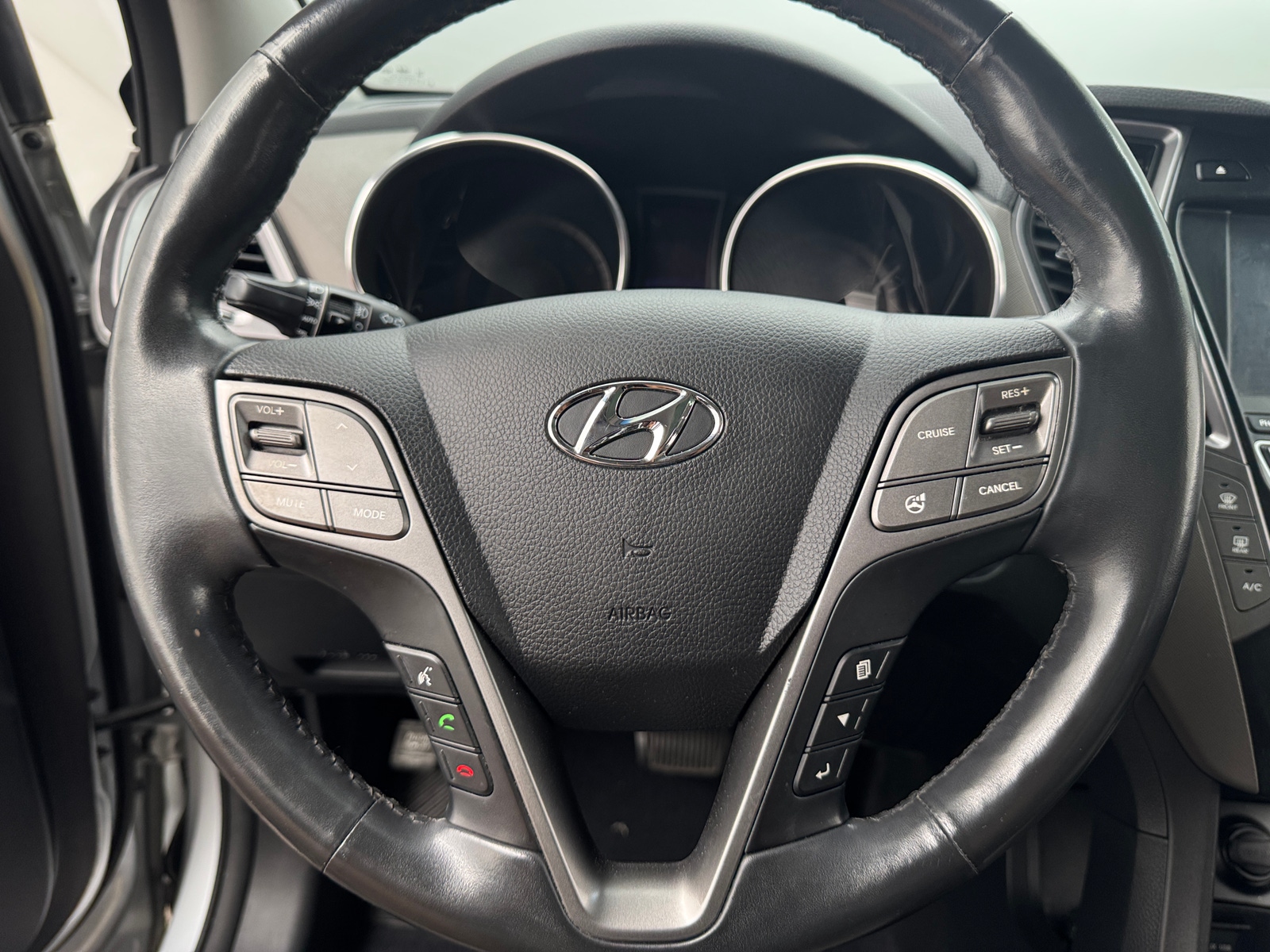 Thumbnail: 2015 Hyundai Santa Fe - 4