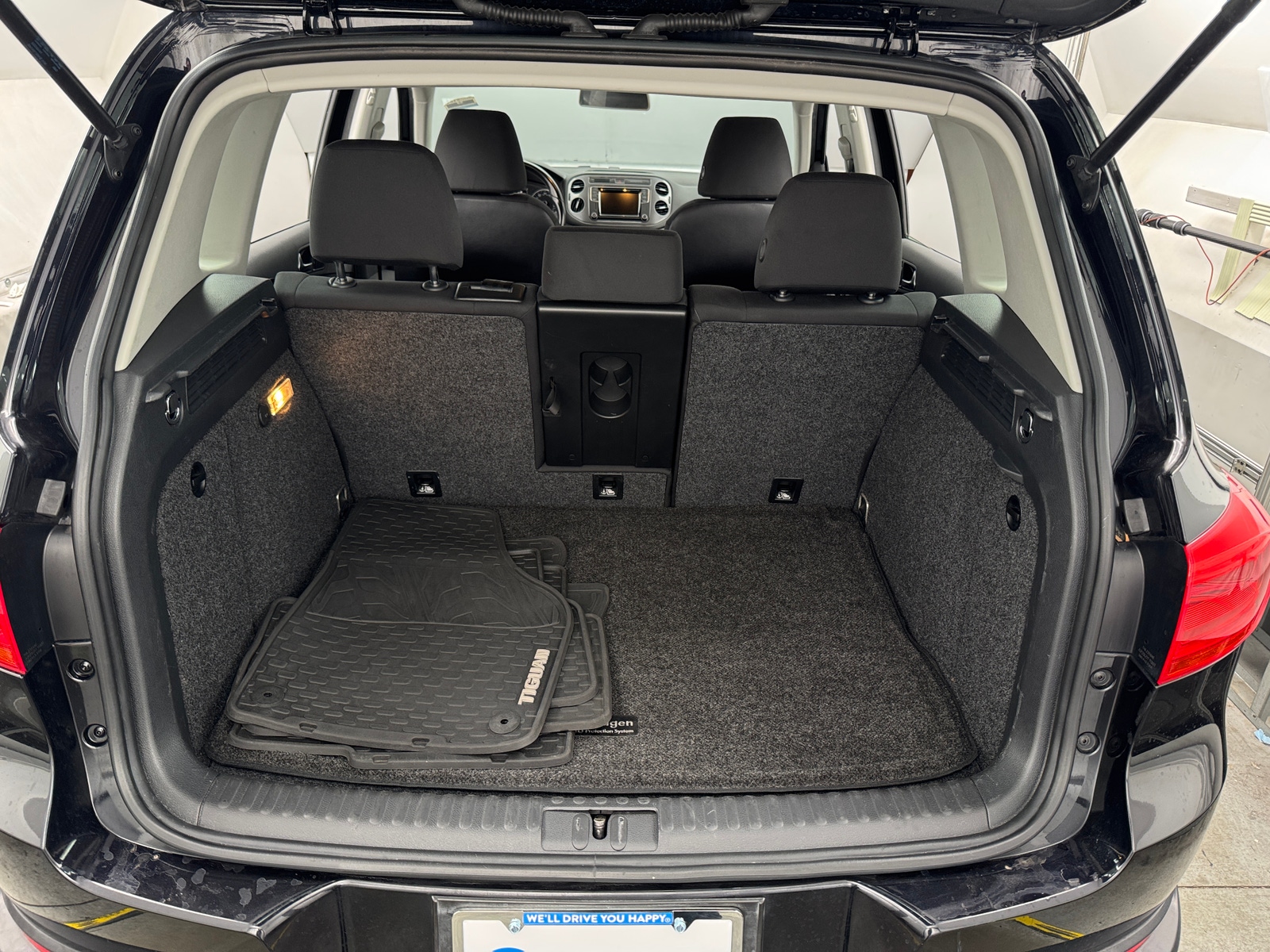 Thumbnail: 2017 Volkswagen Tiguan - 7
