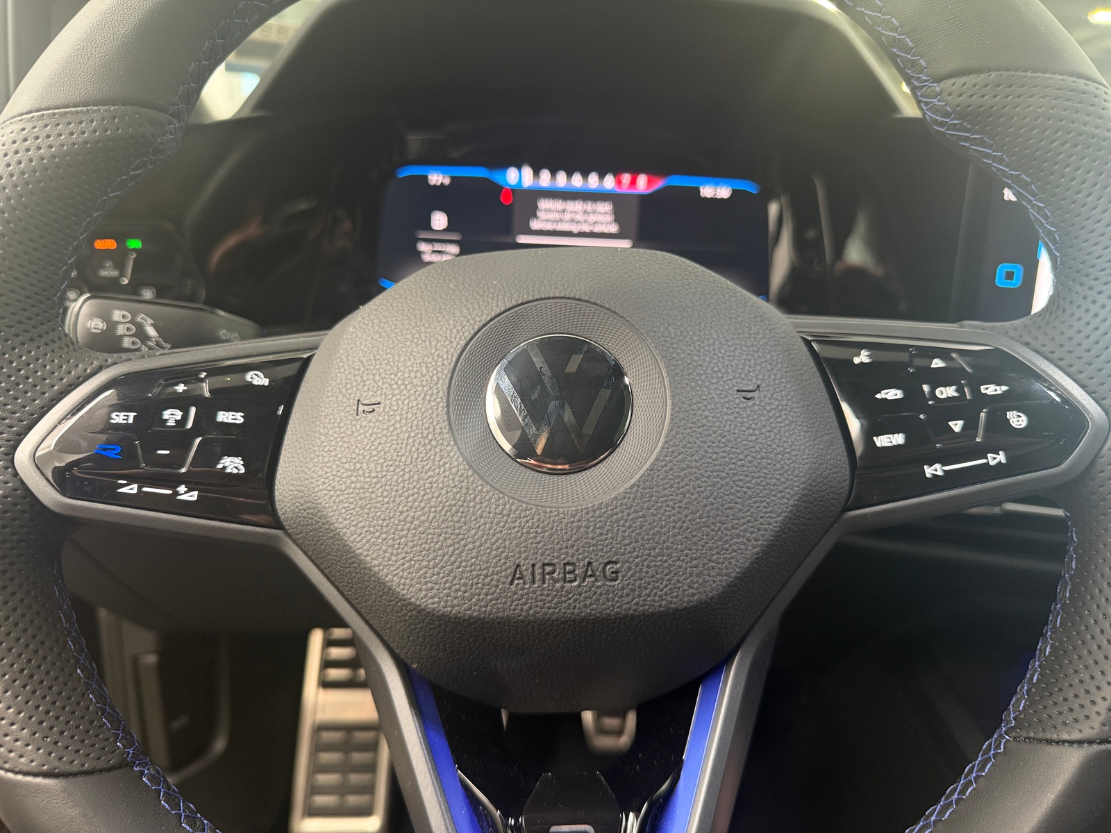 Thumbnail: 2022 Volkswagen Golf - 4