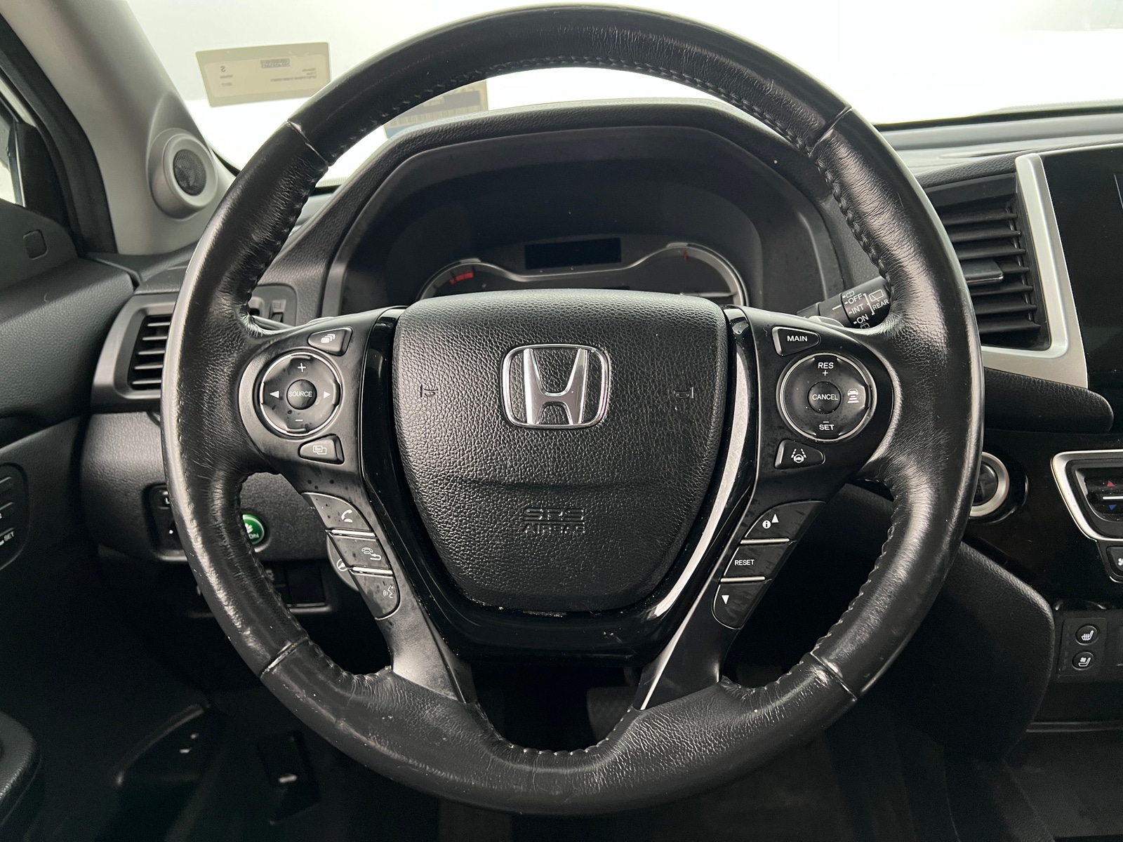 Thumbnail: 2017 Honda Pilot - 4
