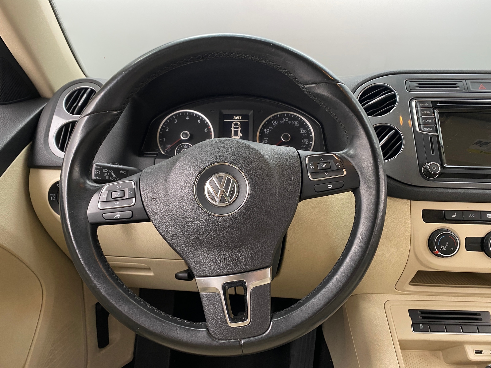 Thumbnail: 2016 Volkswagen Tiguan - 5