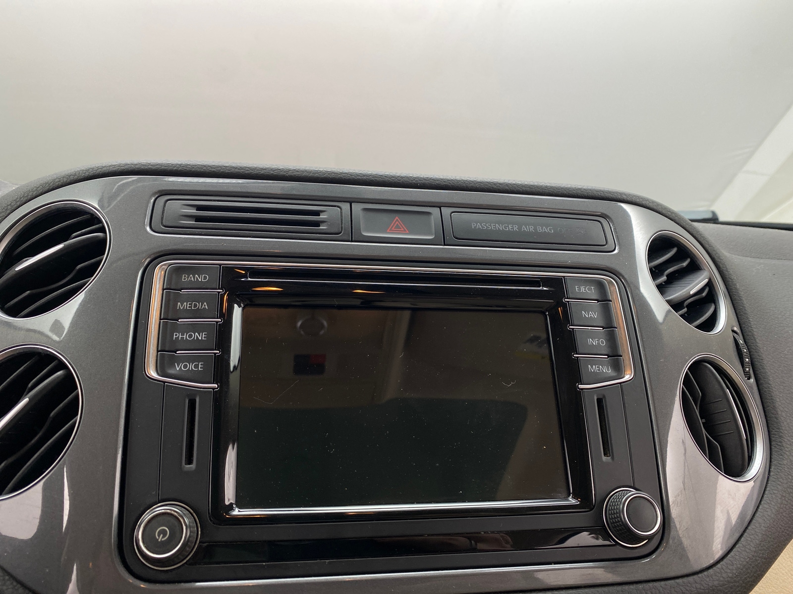 Thumbnail: 2016 Volkswagen Tiguan - 4