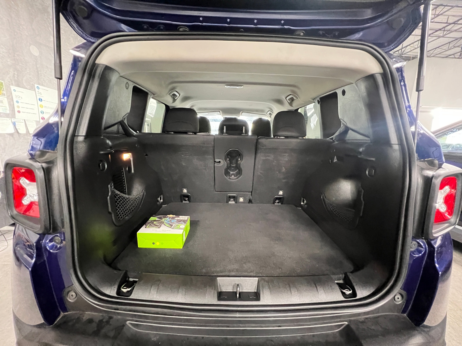 Thumbnail: 2019 Jeep Renegade - 7