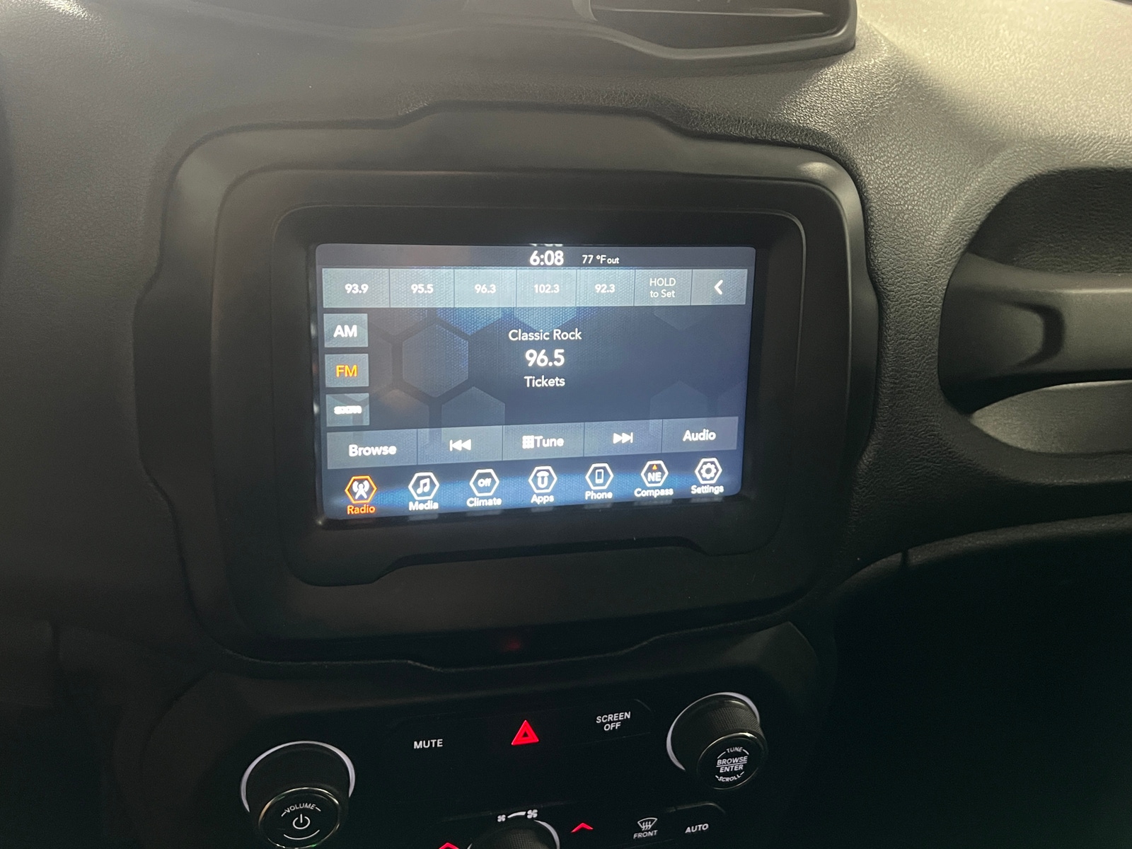 Thumbnail: 2019 Jeep Renegade - 4