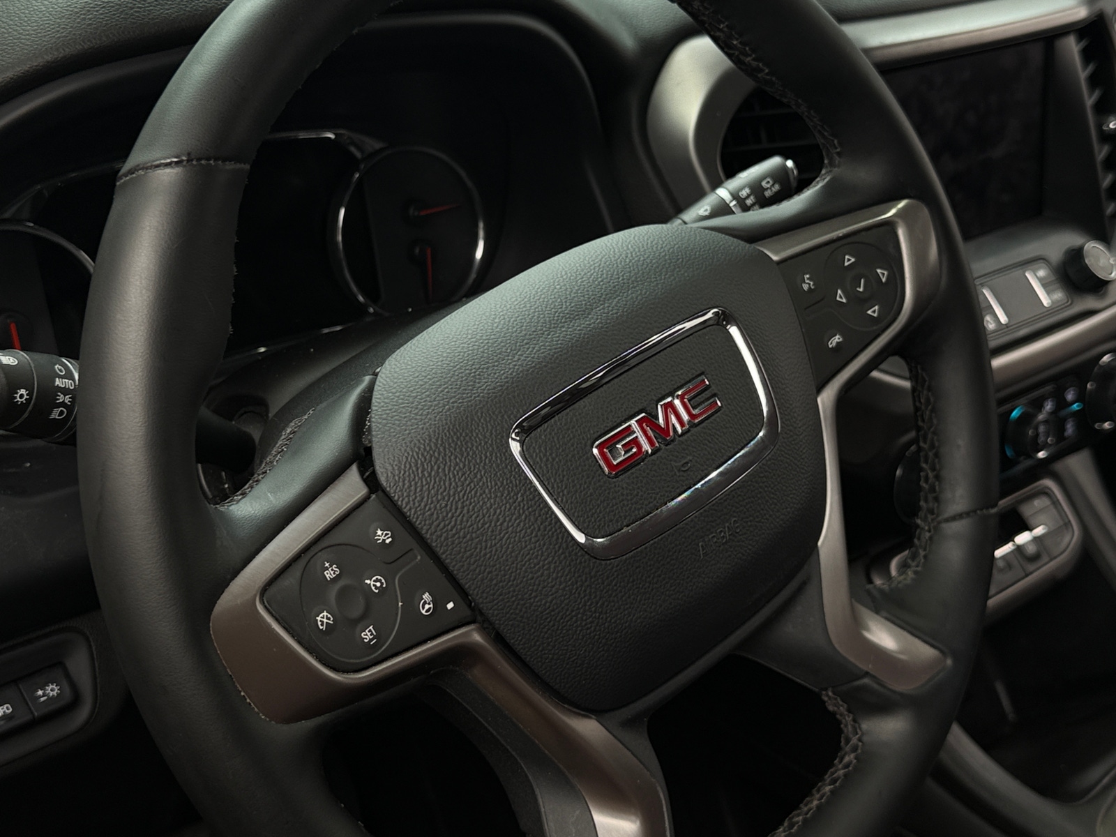 Thumbnail: 2023 GMC Acadia - 4