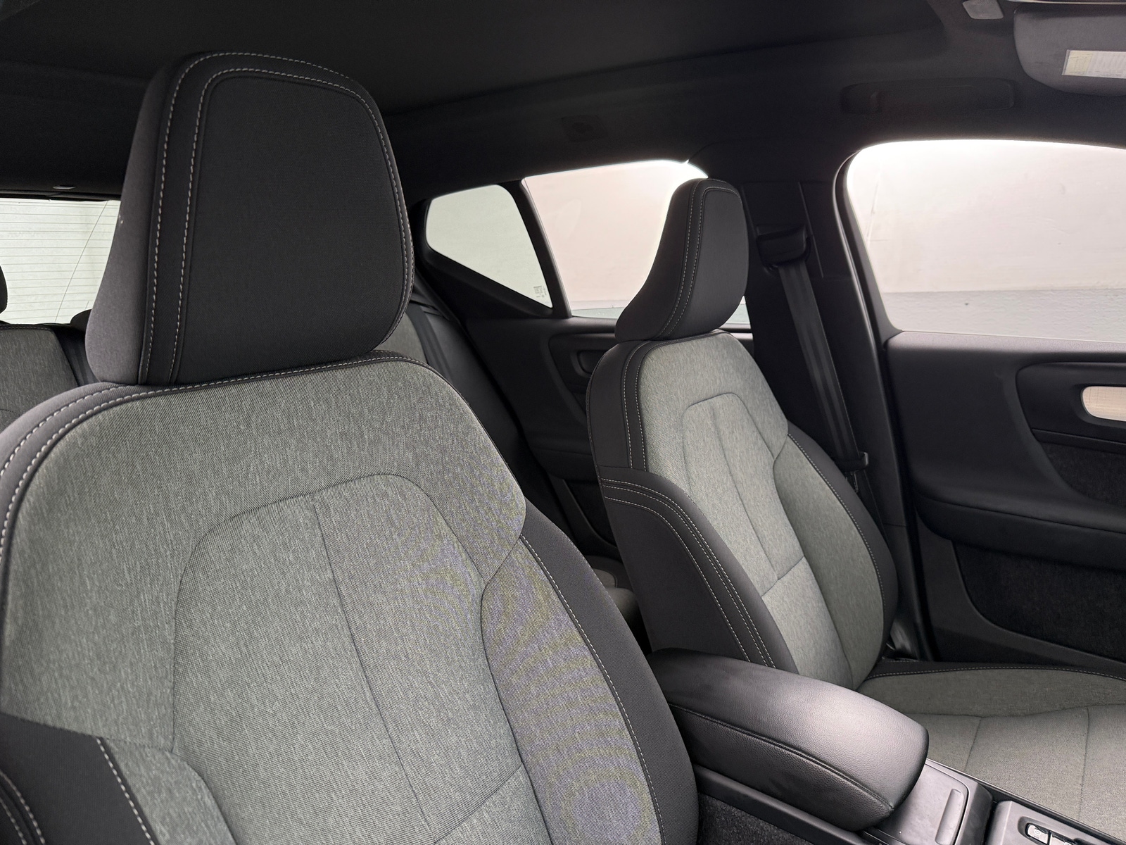 Thumbnail: 2025 Volvo XC40 - 2