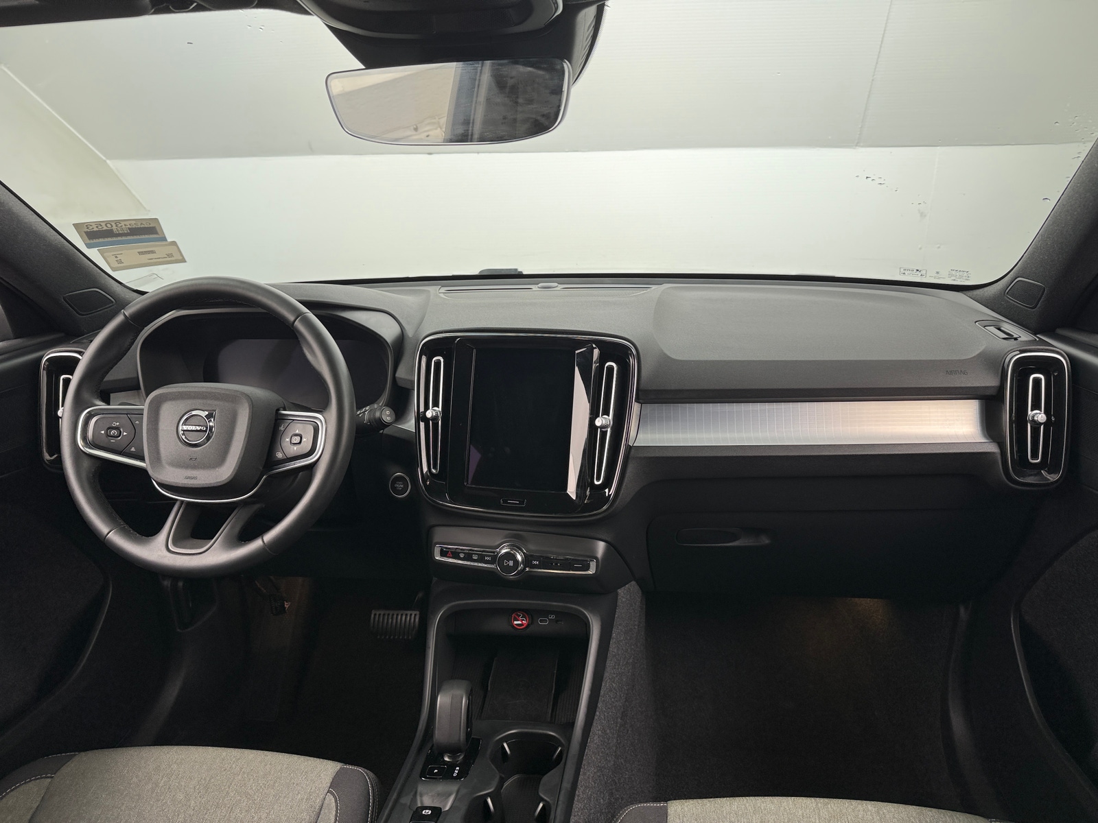 Thumbnail: 2025 Volvo XC40 - 3