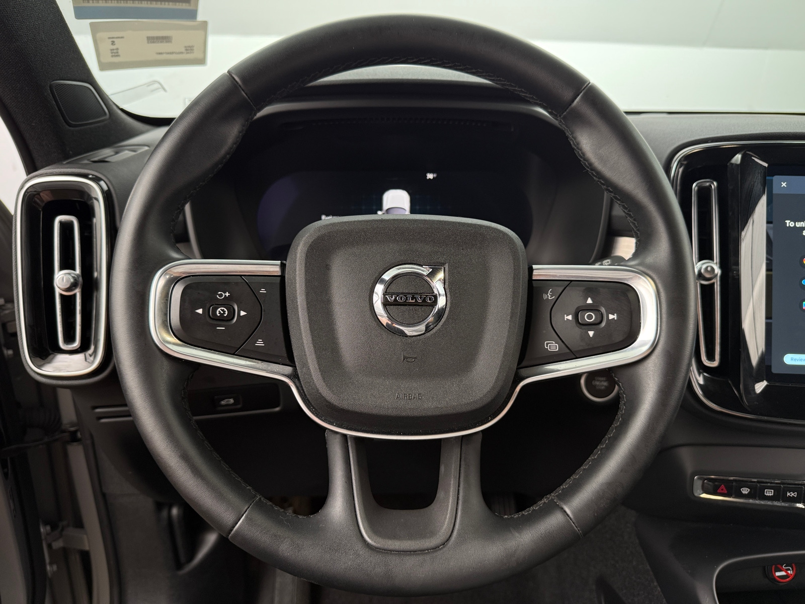 Thumbnail: 2025 Volvo XC40 - 5