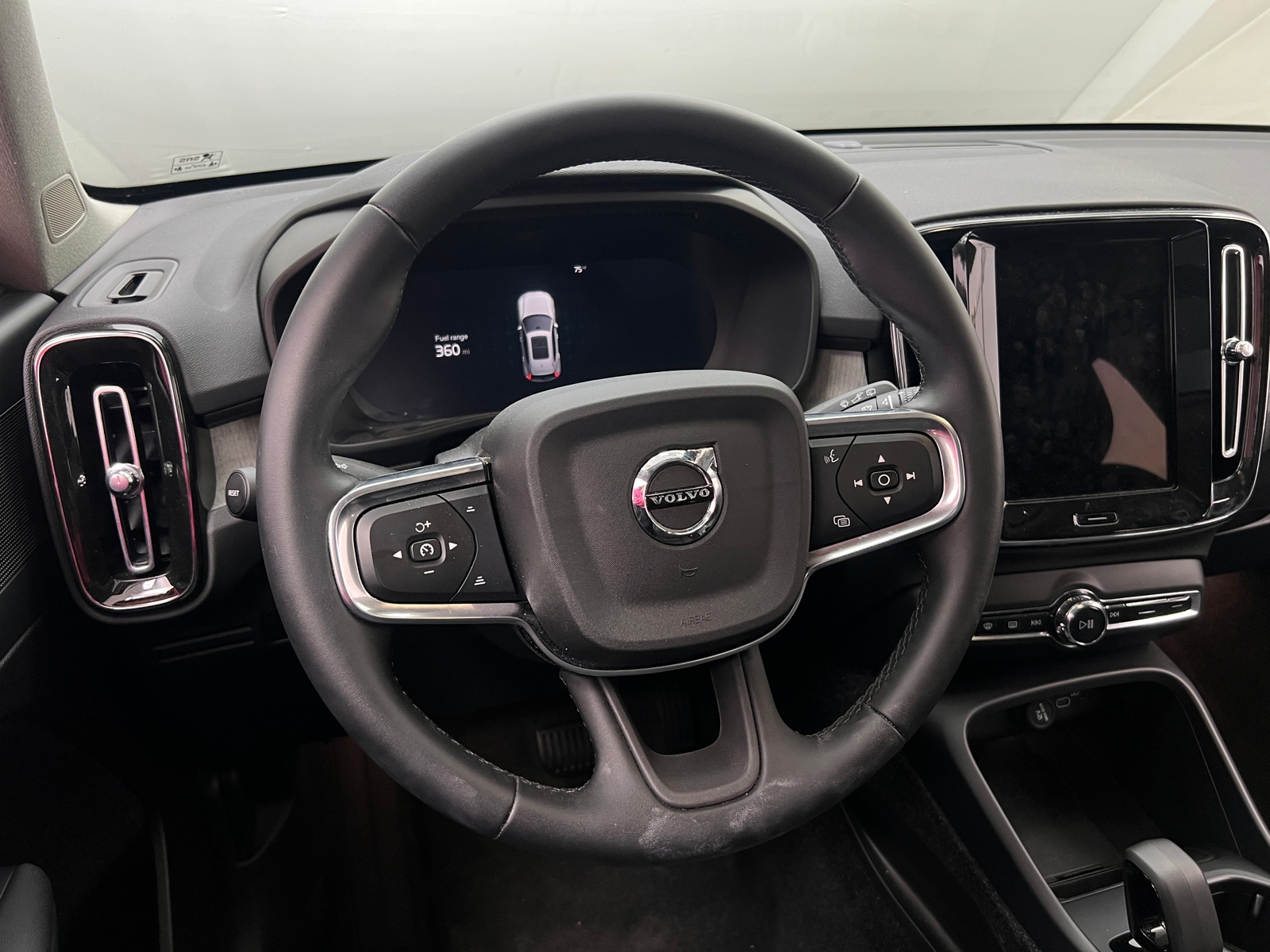 Thumbnail: 2025 Volvo XC40 - 5