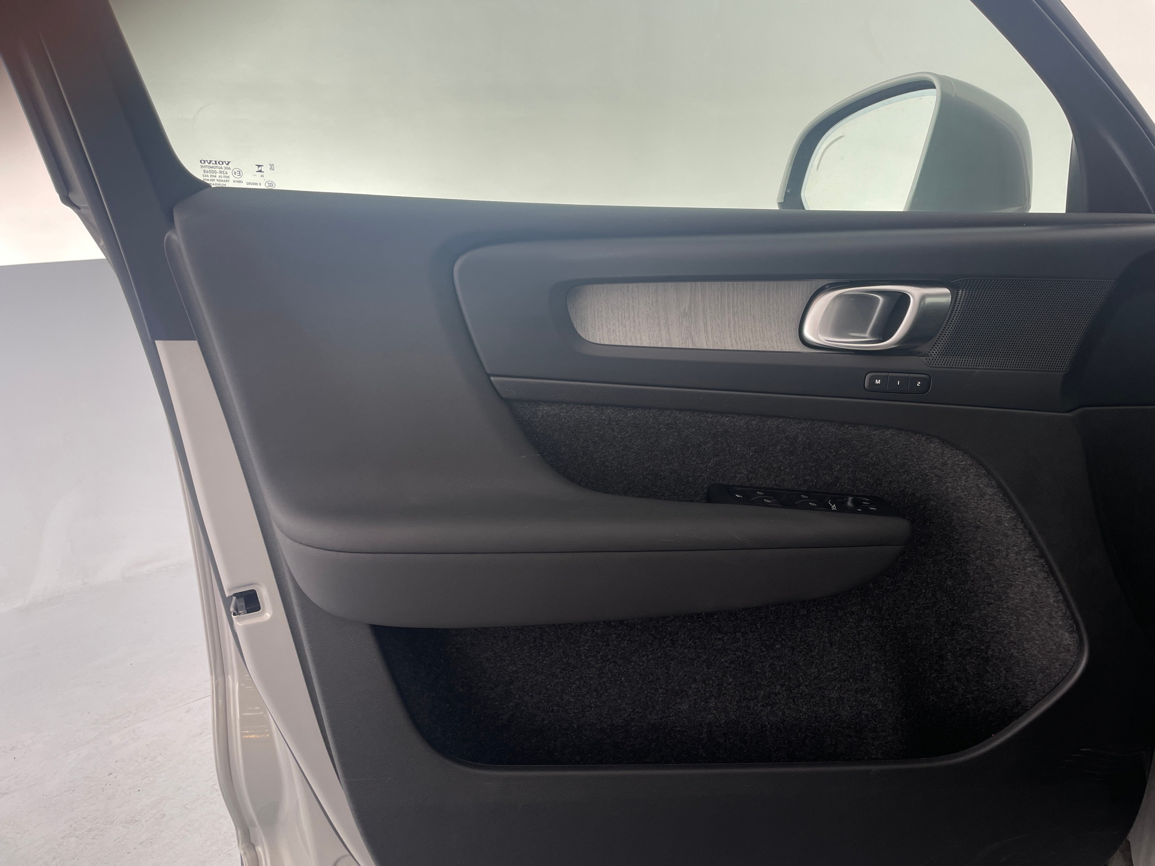 2025 Volvo XC40