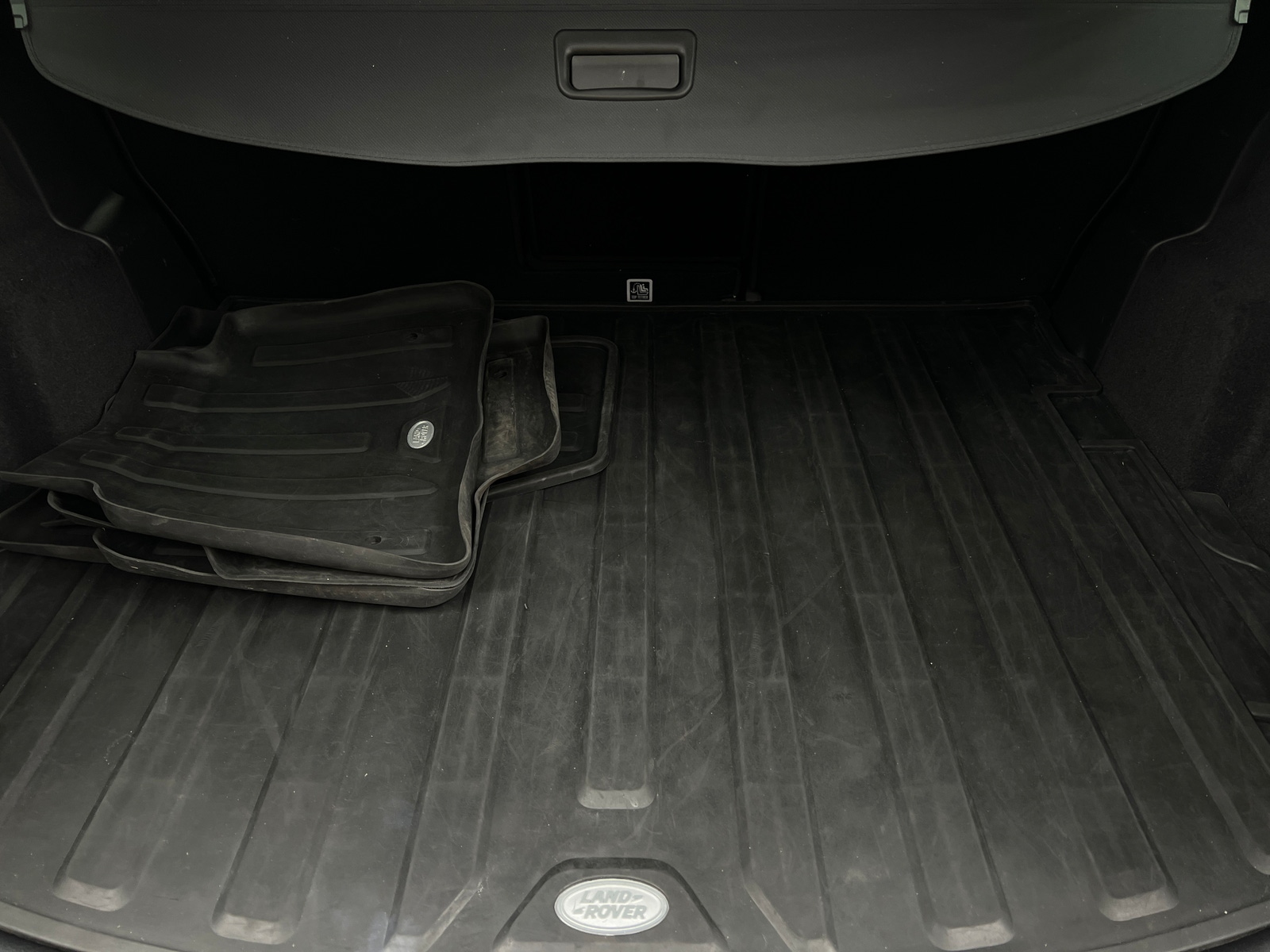 Thumbnail: 2023 Land Rover Discovery Sport - 6