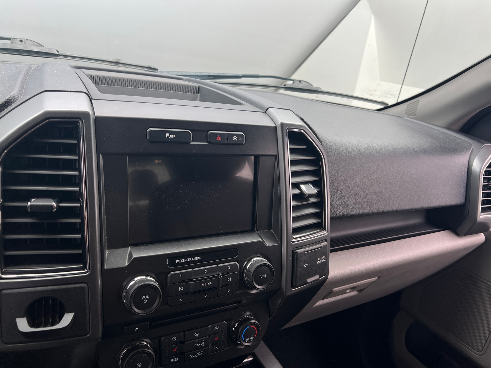 Thumbnail: 2018 Ford Econoline - 3