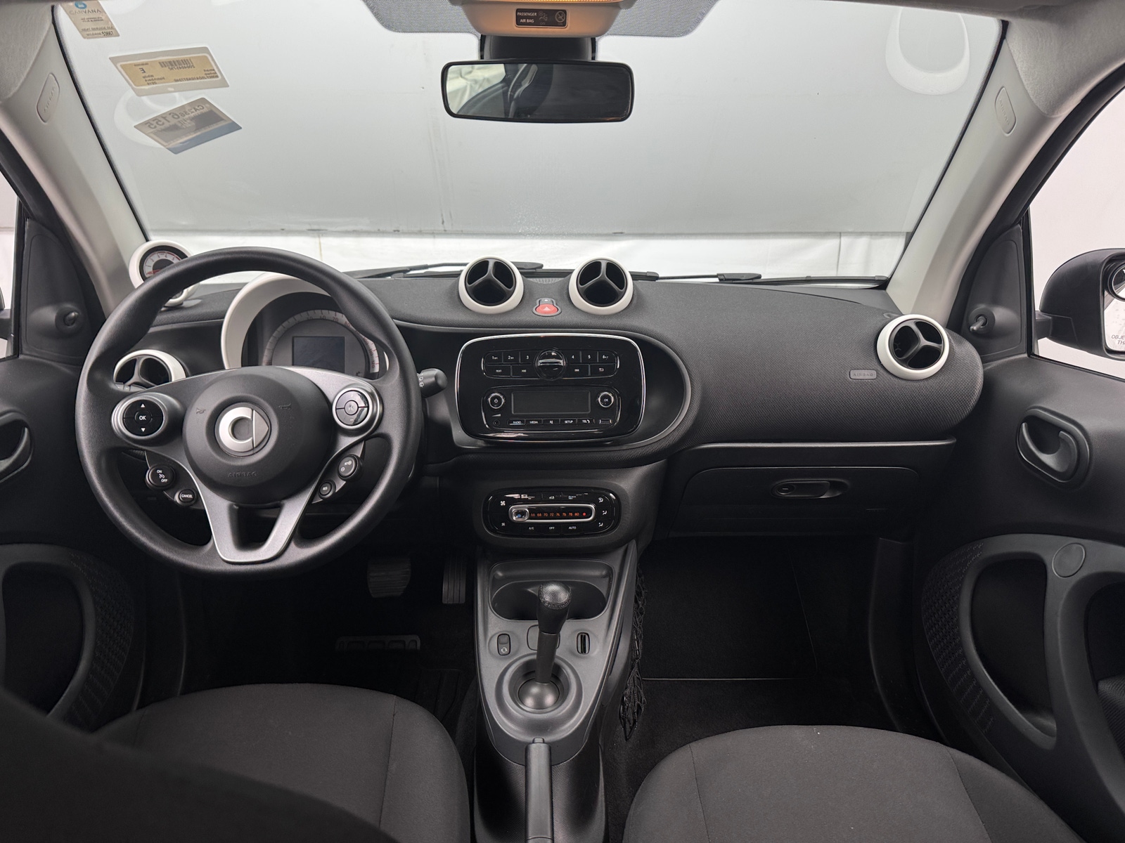 Thumbnail: 2016 smart fortwo - 3