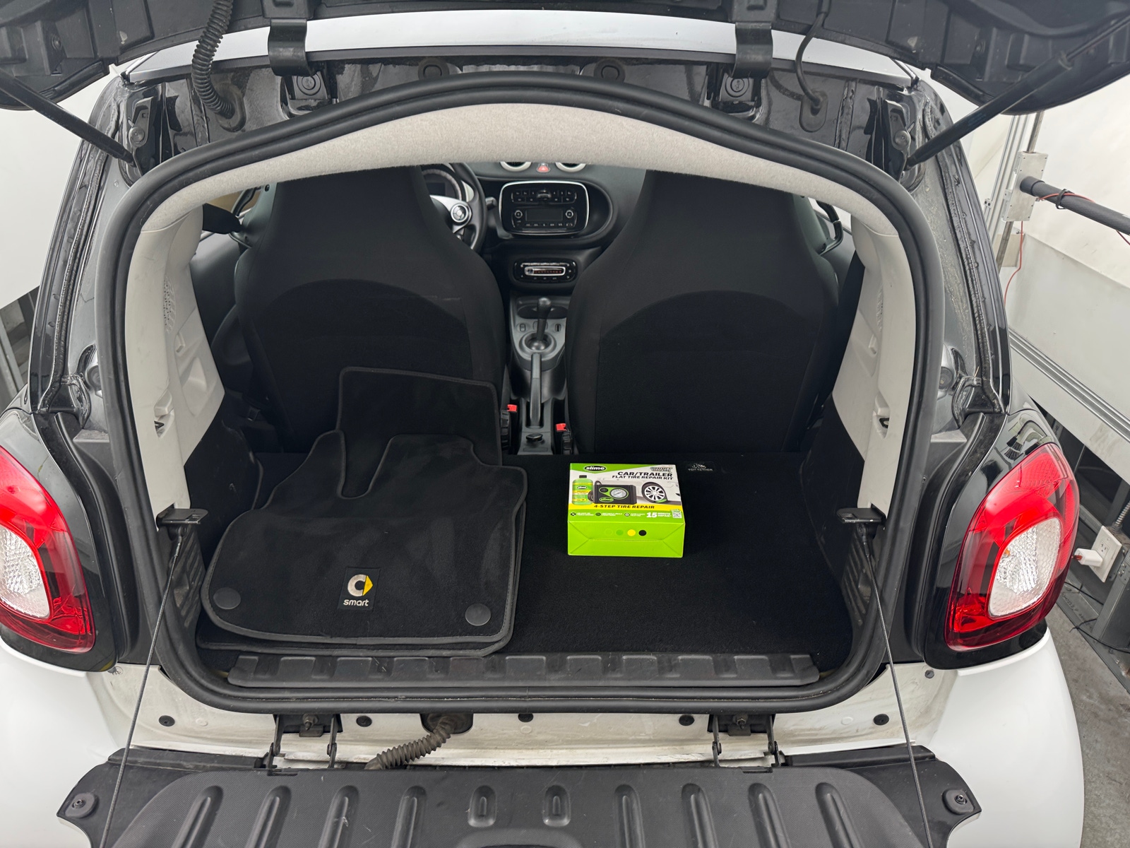 Thumbnail: 2016 smart fortwo - 6