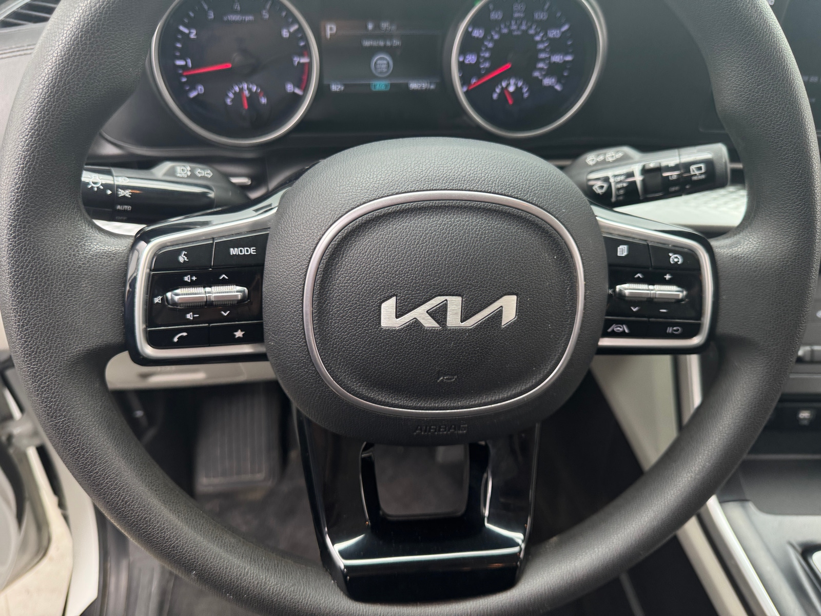 Thumbnail: 2022 Kia Carnival - 5