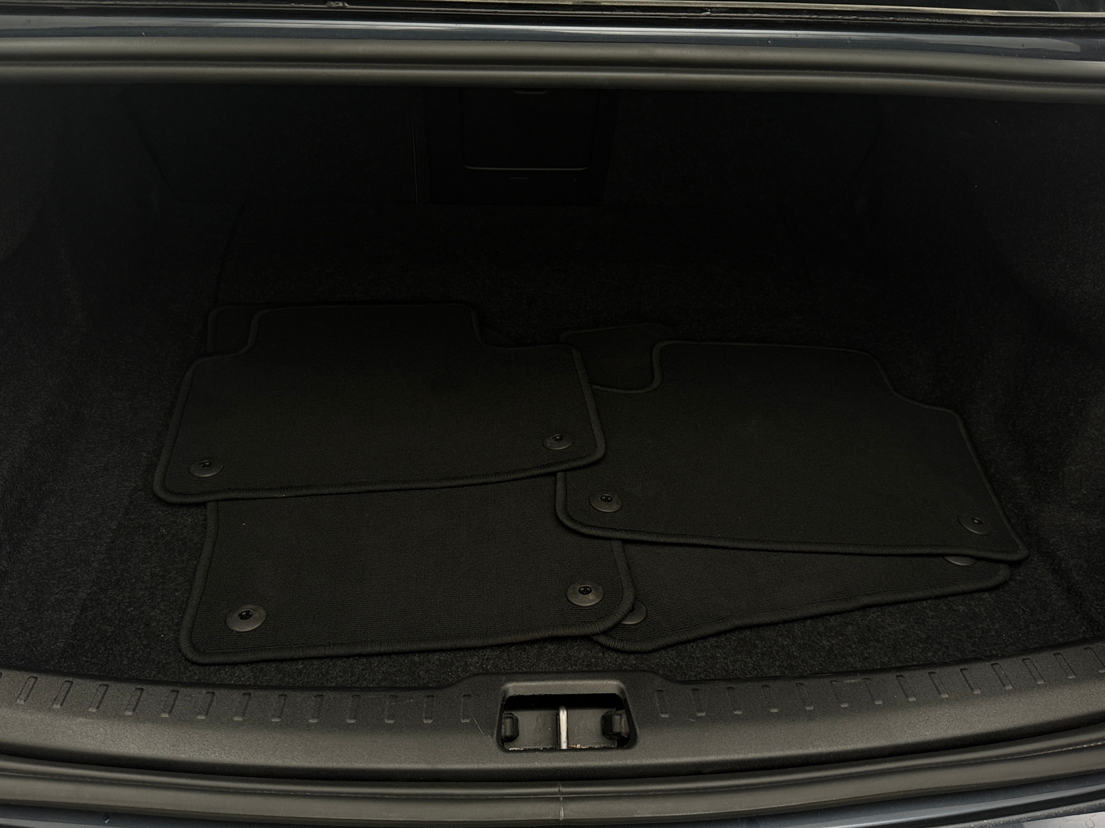 Thumbnail: 2024 Volvo S60 - 6