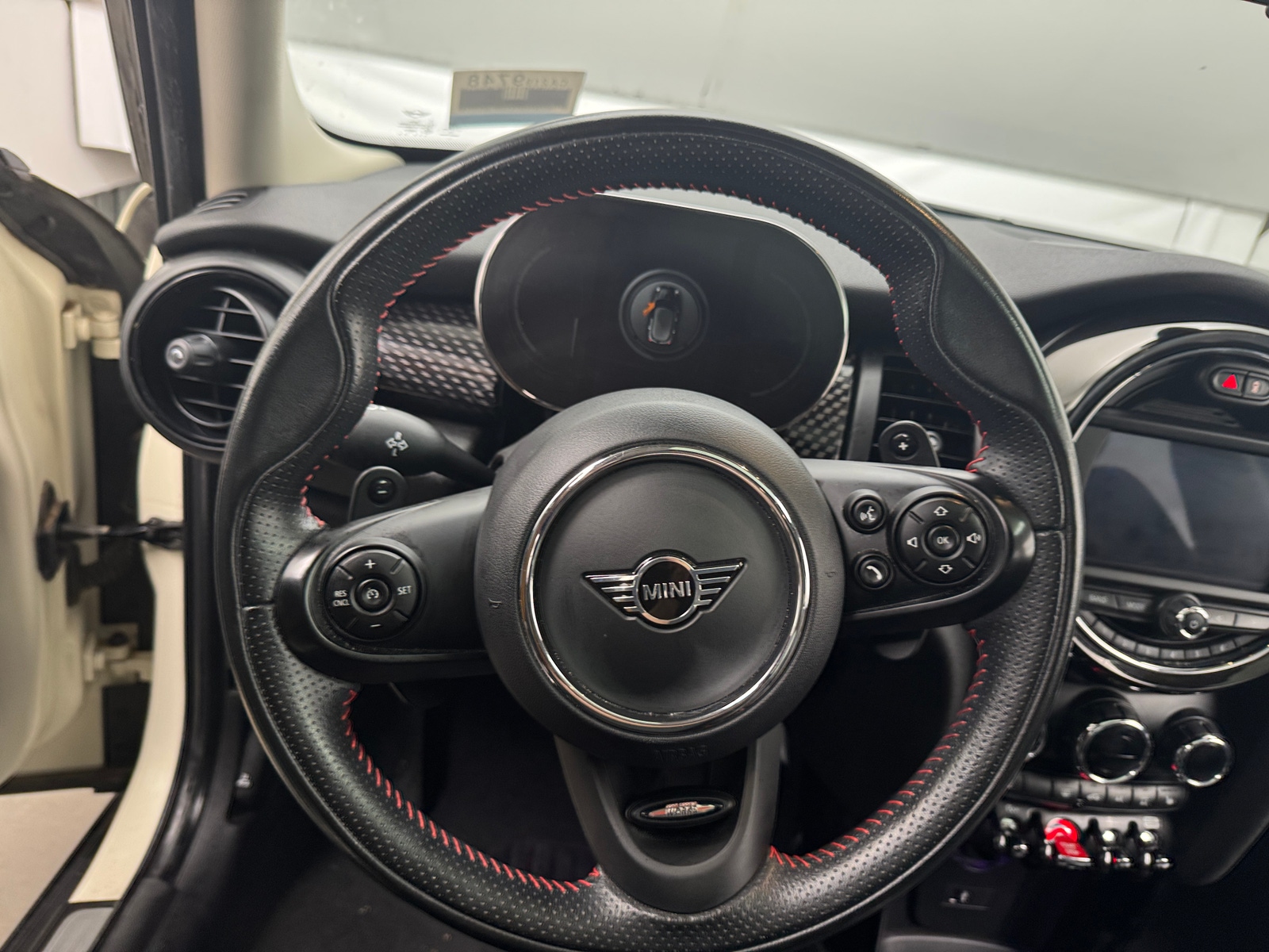 Thumbnail: 2021 MINI Cooper Hardtop - 4
