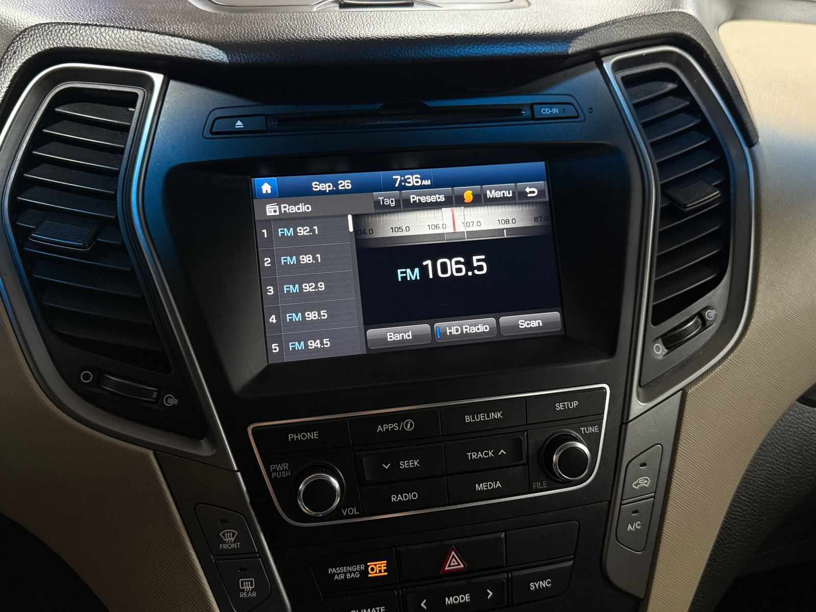 Thumbnail: 2017 Hyundai Santa Fe - 4