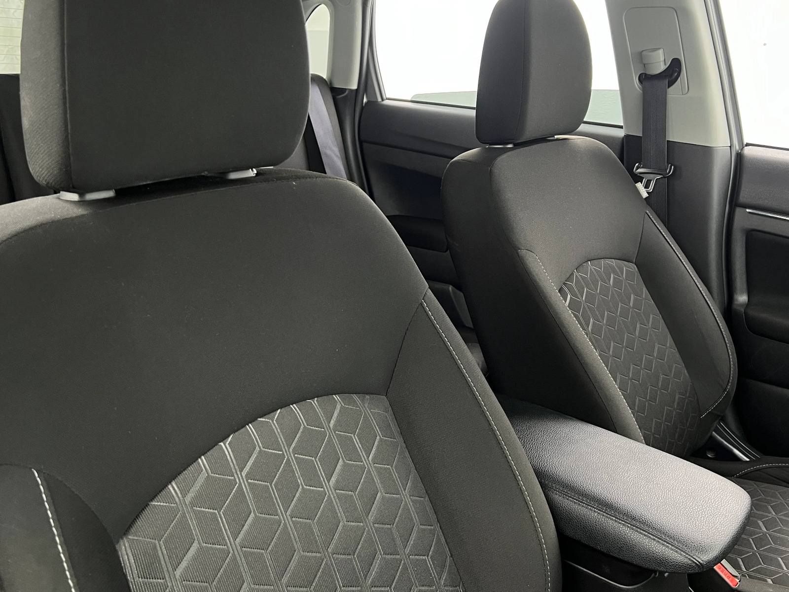 Thumbnail: 2021 Mitsubishi Outlander Sport - 2