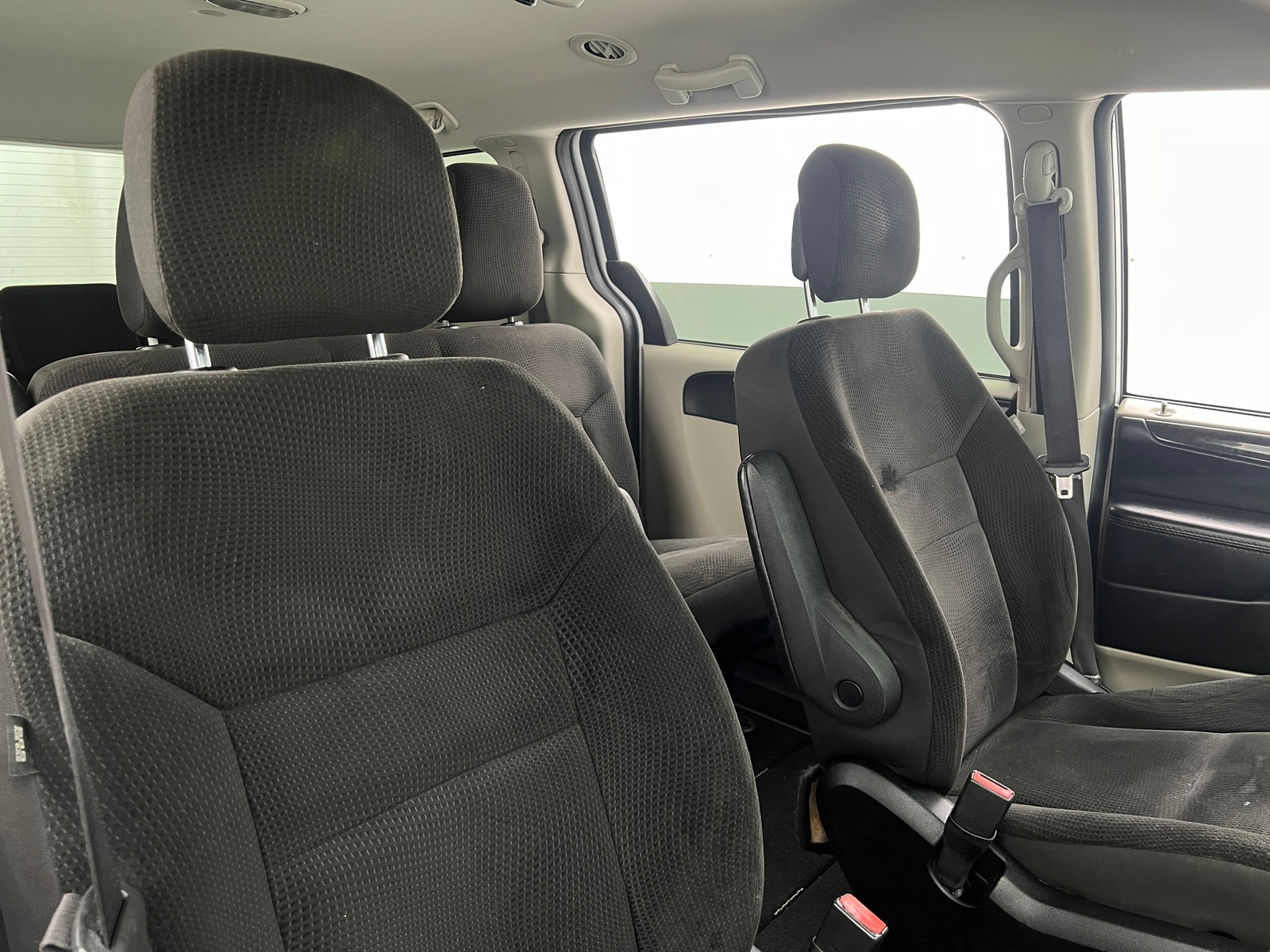 Thumbnail: 2017 Dodge Grand Caravan - 2