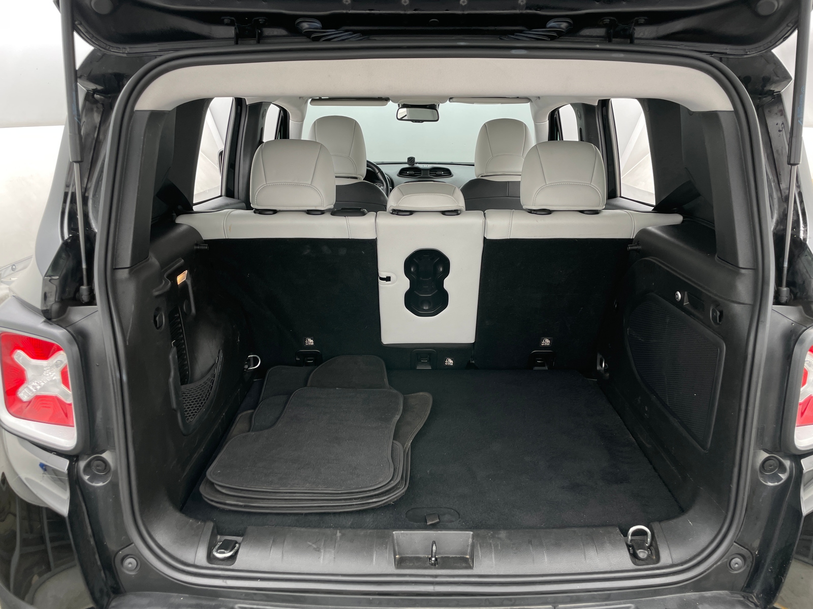 Thumbnail: 2018 Jeep Renegade - 6