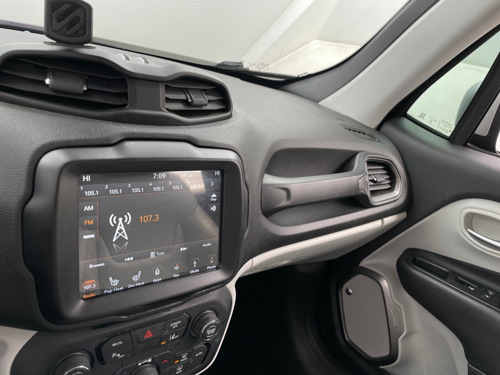Thumbnail: 2018 Jeep Renegade - 3