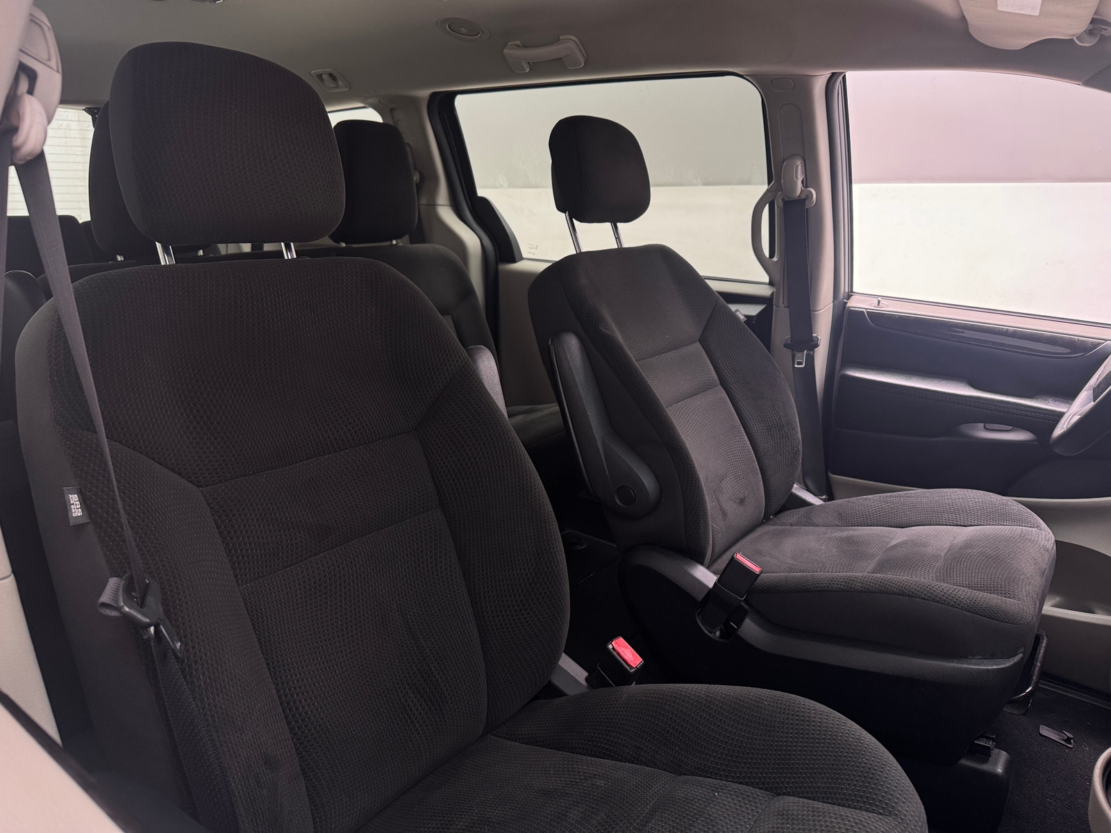 Thumbnail: 2017 Dodge Grand Caravan - 2