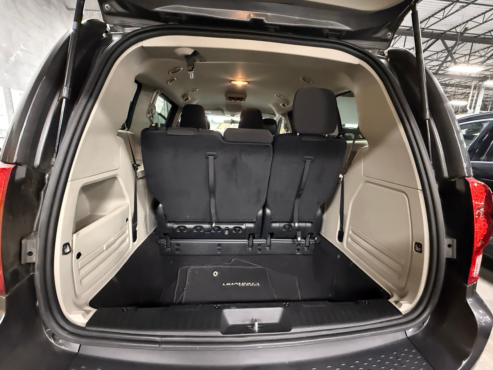 Thumbnail: 2017 Dodge Grand Caravan - 7