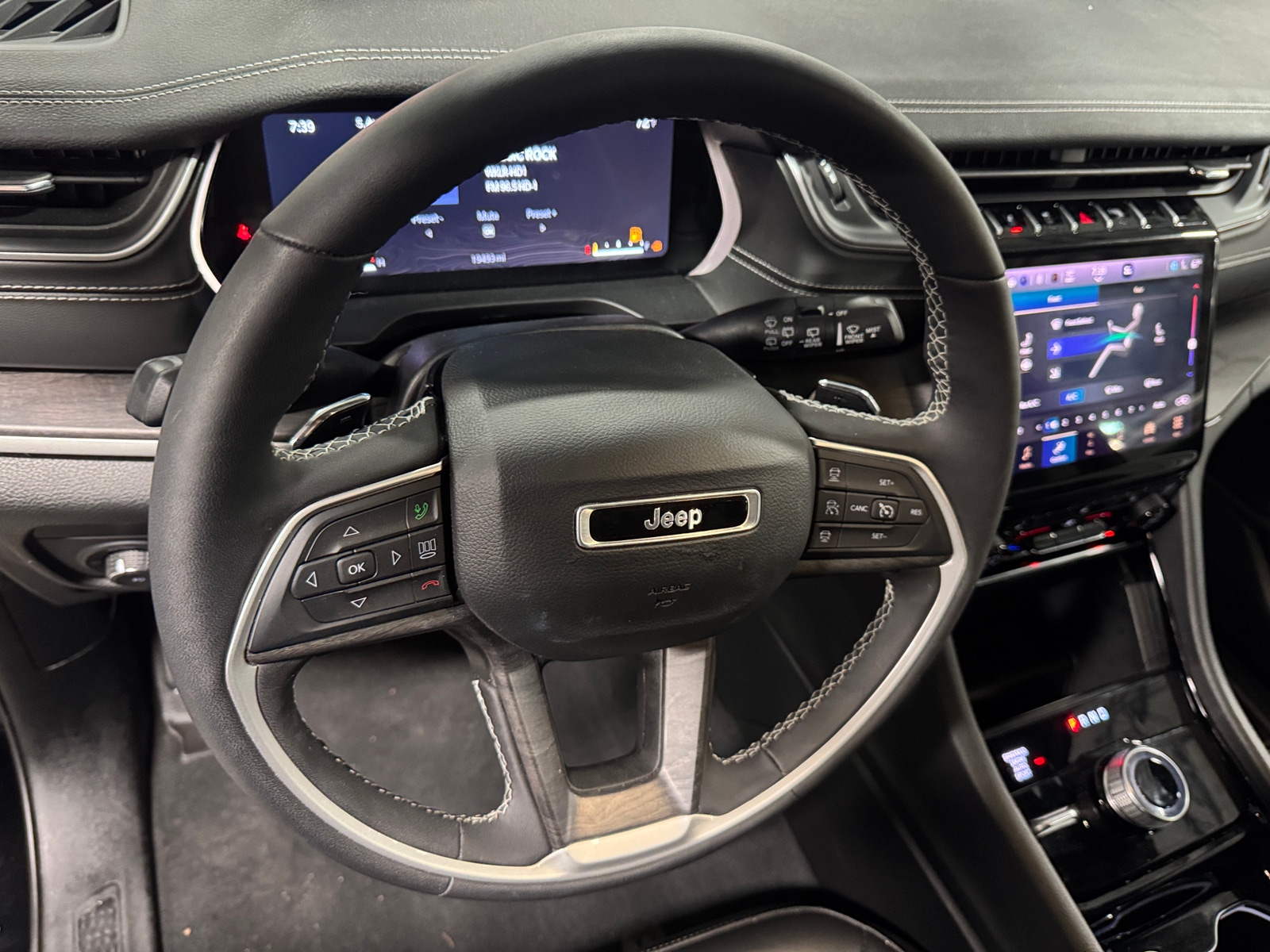 Thumbnail: 2023 Jeep Grand Cherokee L - 4