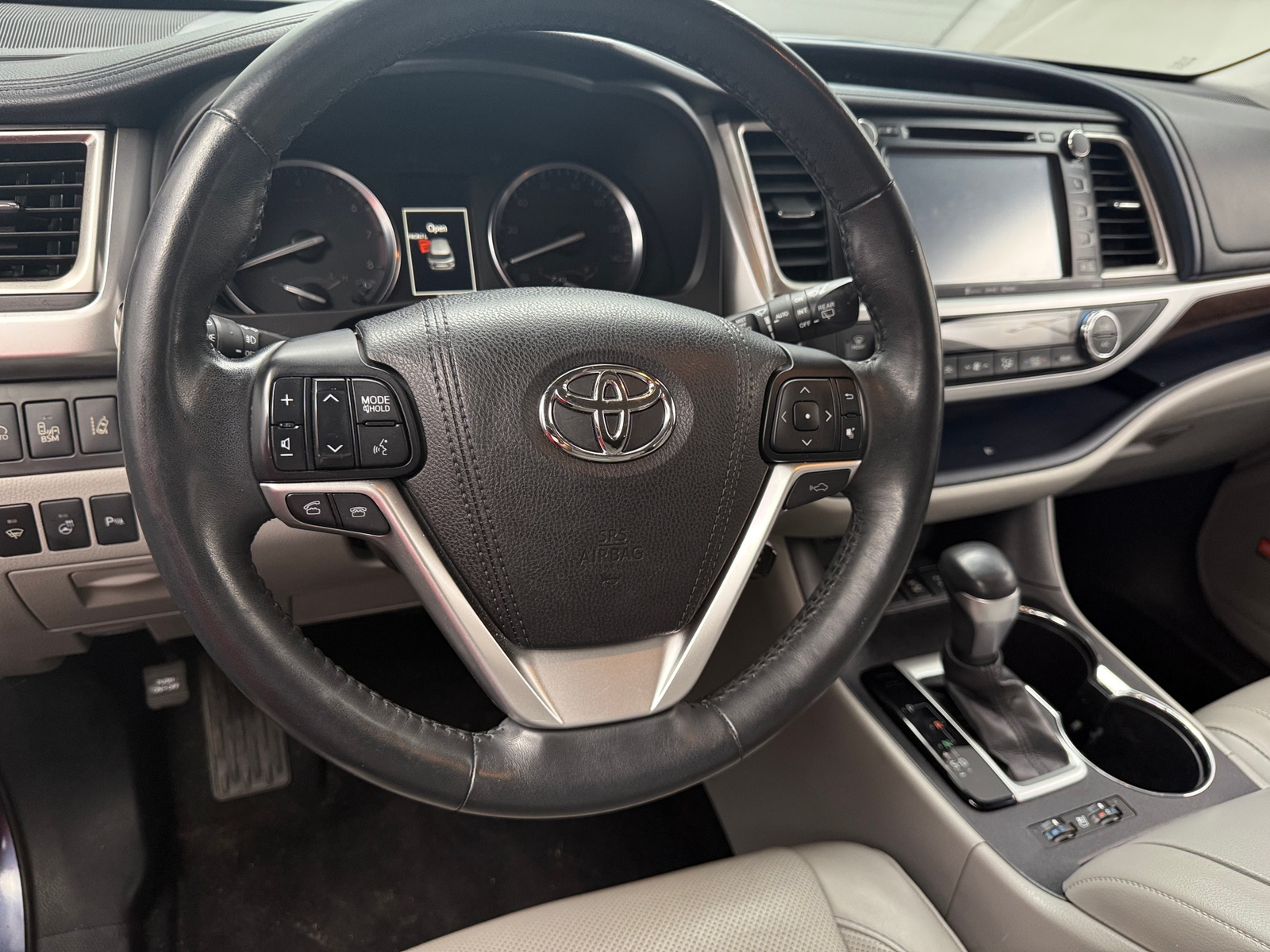 Thumbnail: 2016 Toyota Highlander - 4
