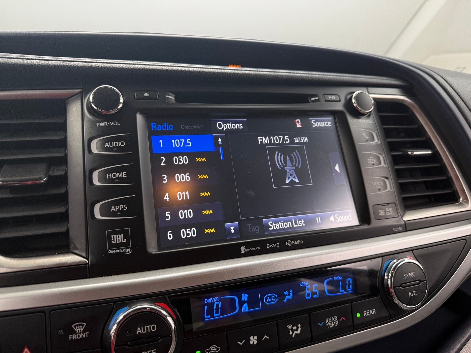 Thumbnail: 2016 Toyota Highlander - 3