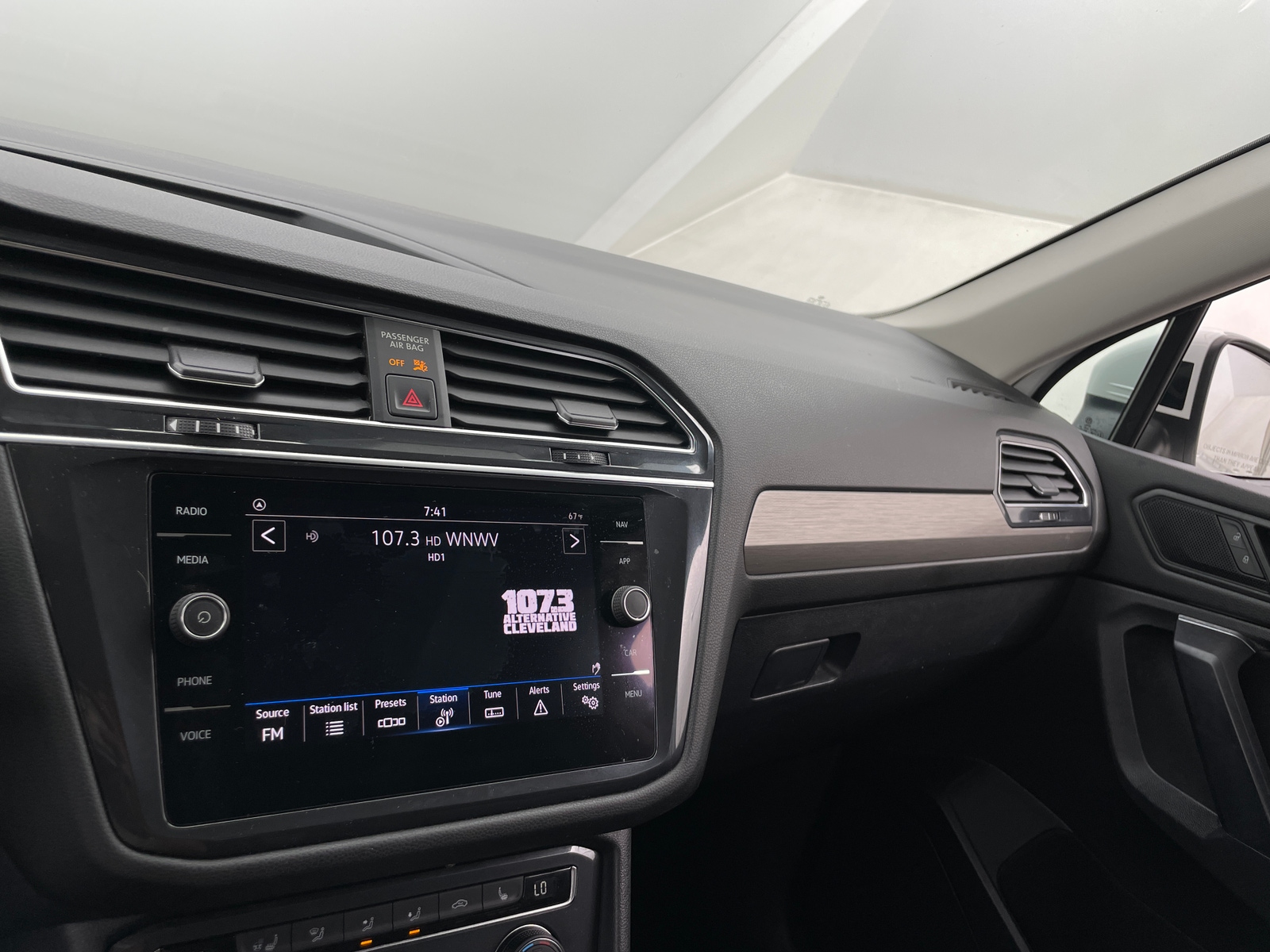 Thumbnail: 2021 Volkswagen Tiguan - 3