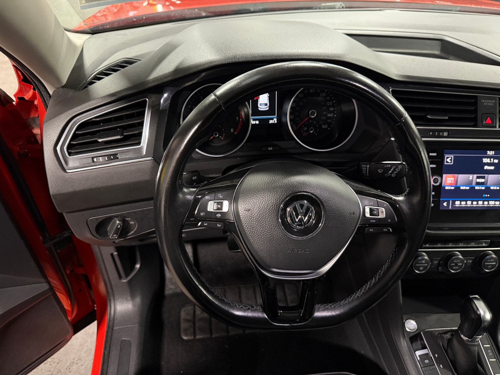 Thumbnail: 2019 Volkswagen Tiguan - 4