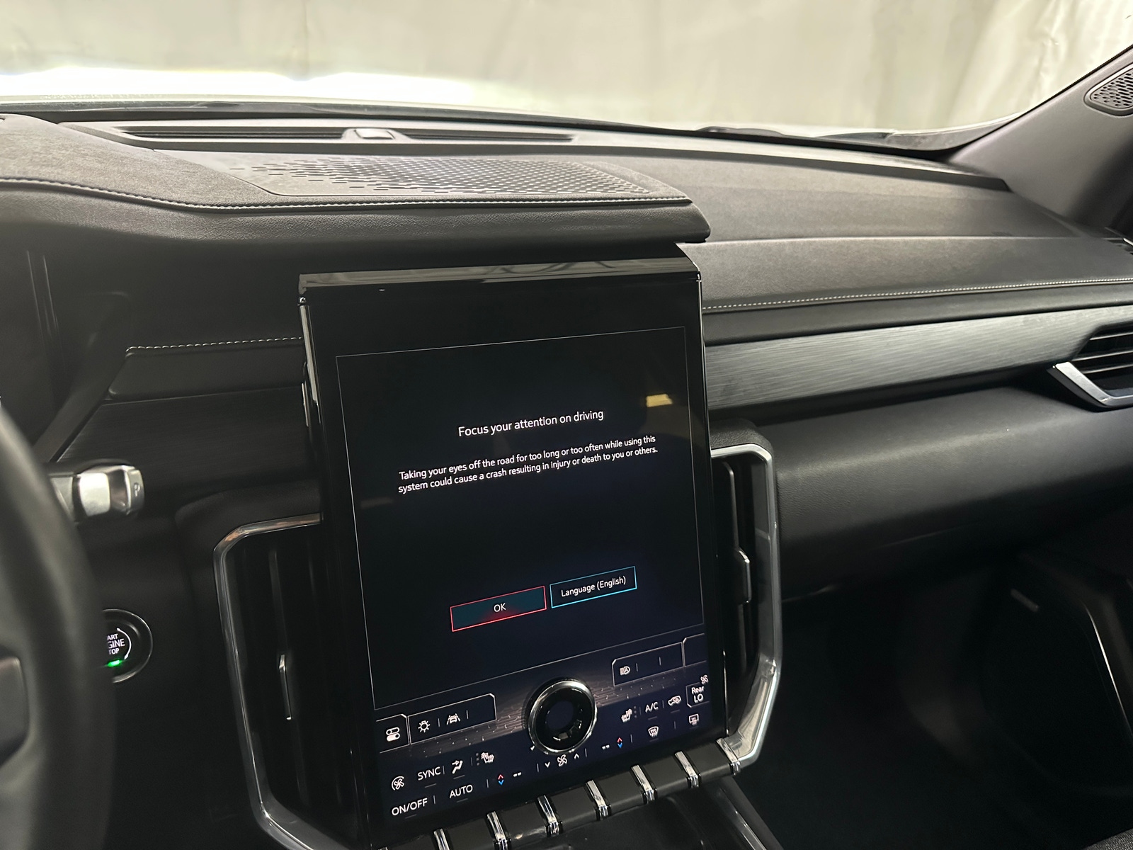 Thumbnail: 2025 GMC Acadia - 4