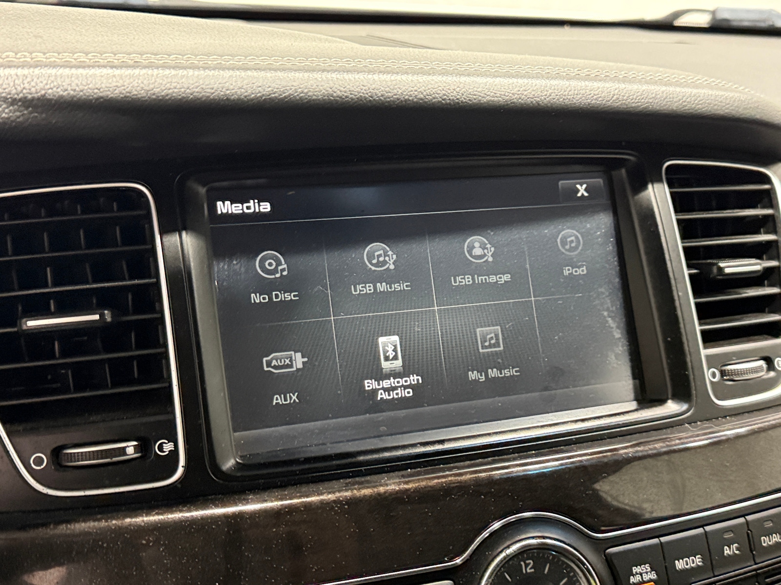Thumbnail: 2016 Kia Cadenza - 3