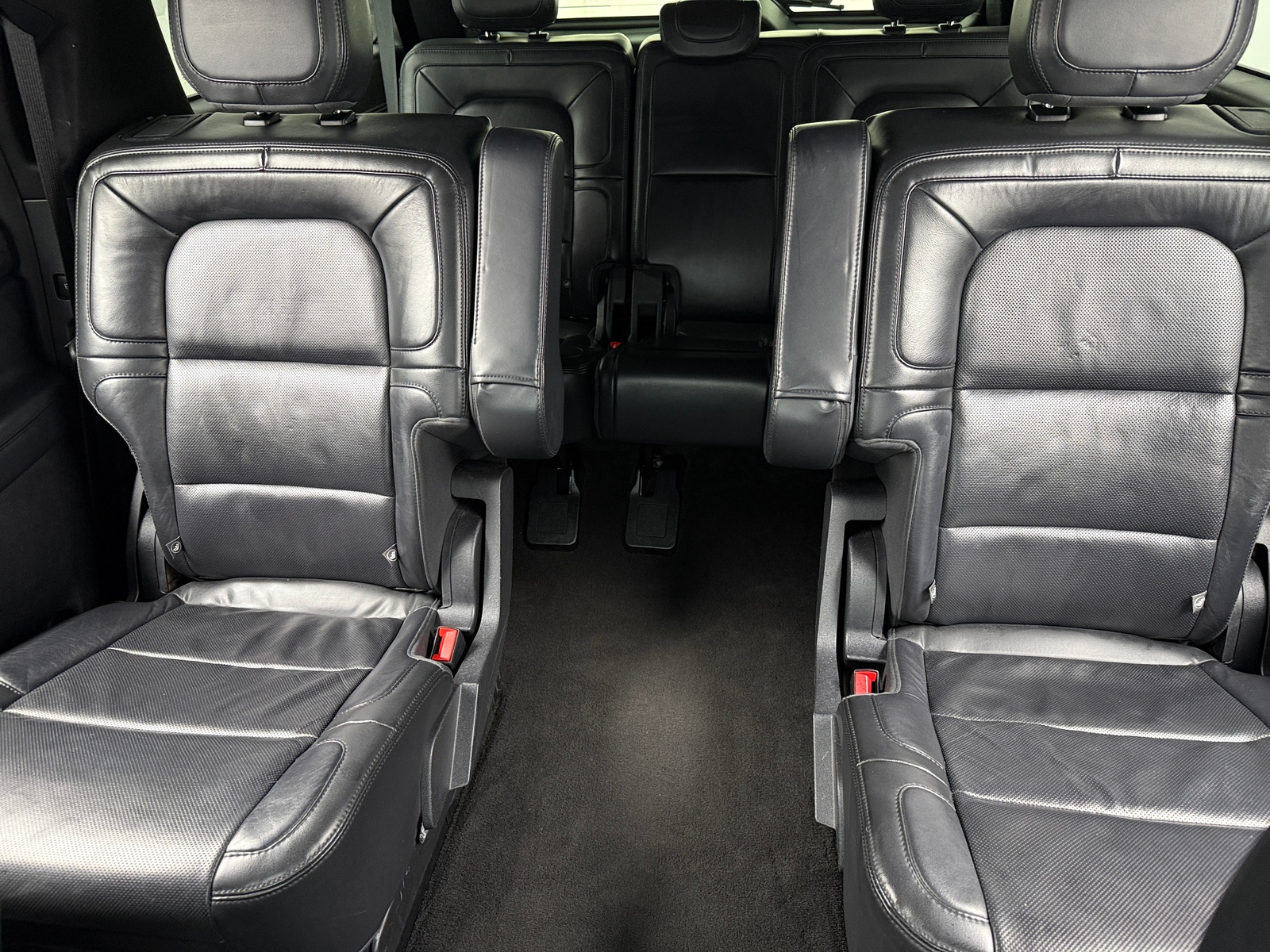 Thumbnail: 2022 Lincoln Navigator L - 5