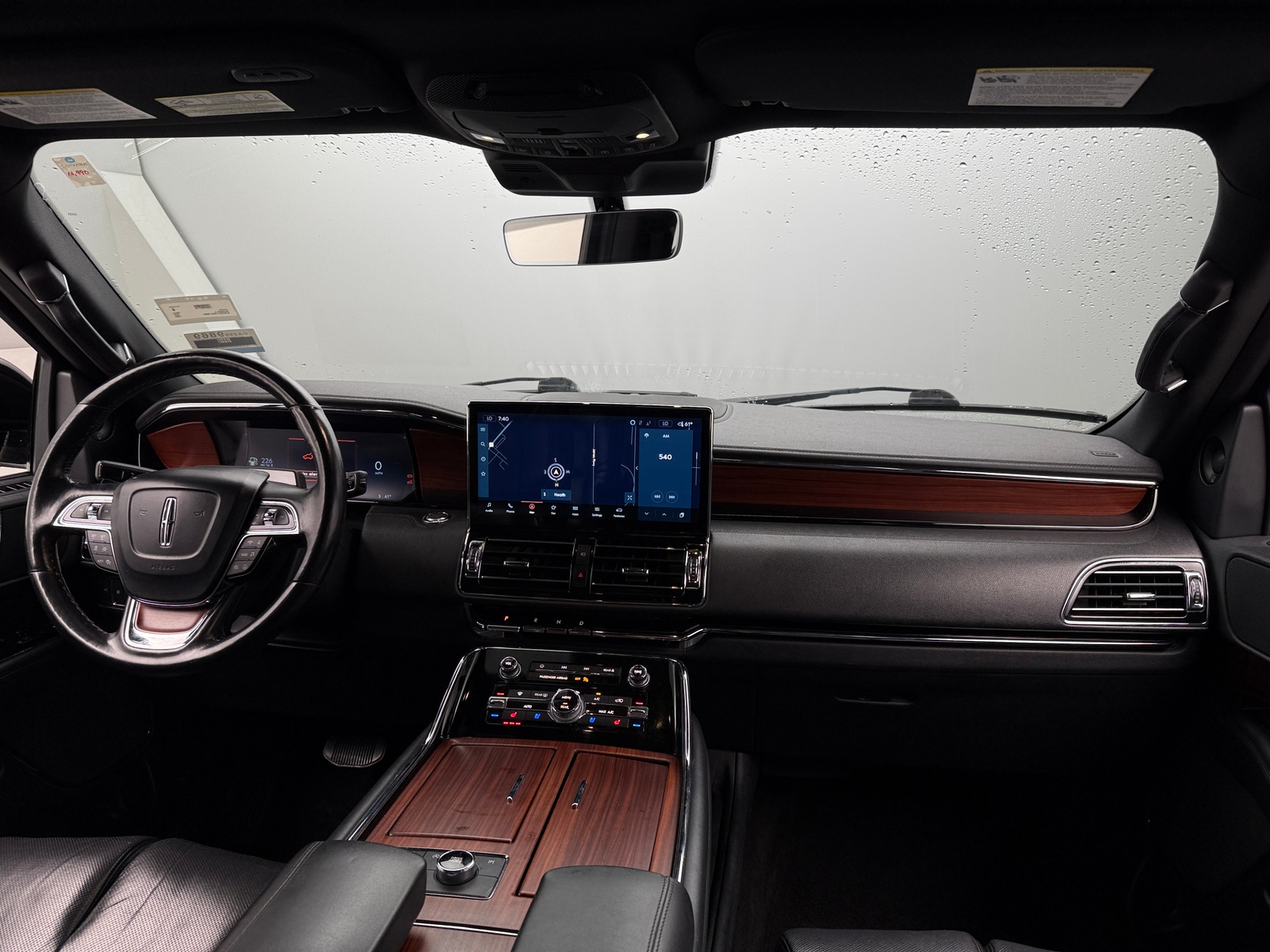 Thumbnail: 2022 Lincoln Navigator L - 2